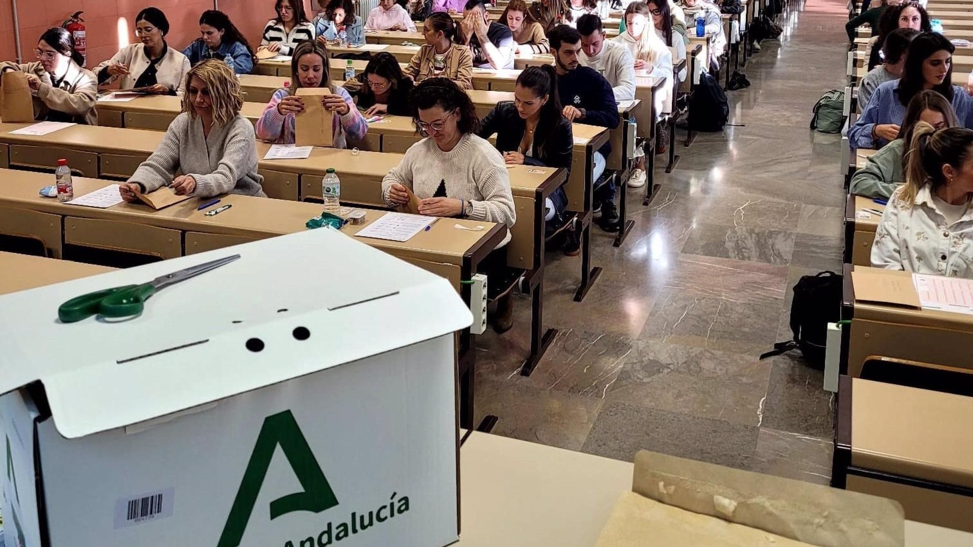 Participantes durante los exámenes de la Oferta de Empleo del SAS Participantes durante los exámenes de la Oferta de Empleo del SAS