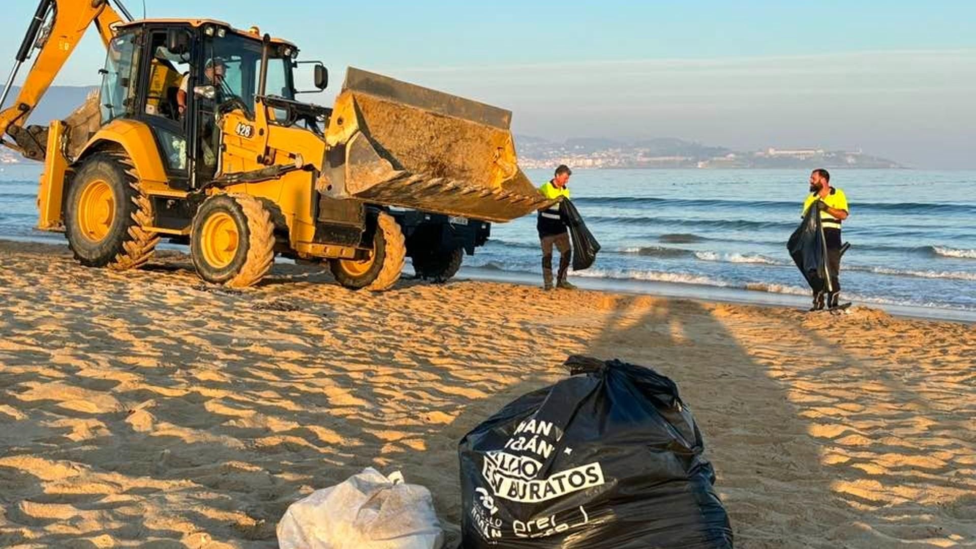 Praia América el año pasado, tras las celebraciones de San Xoan
