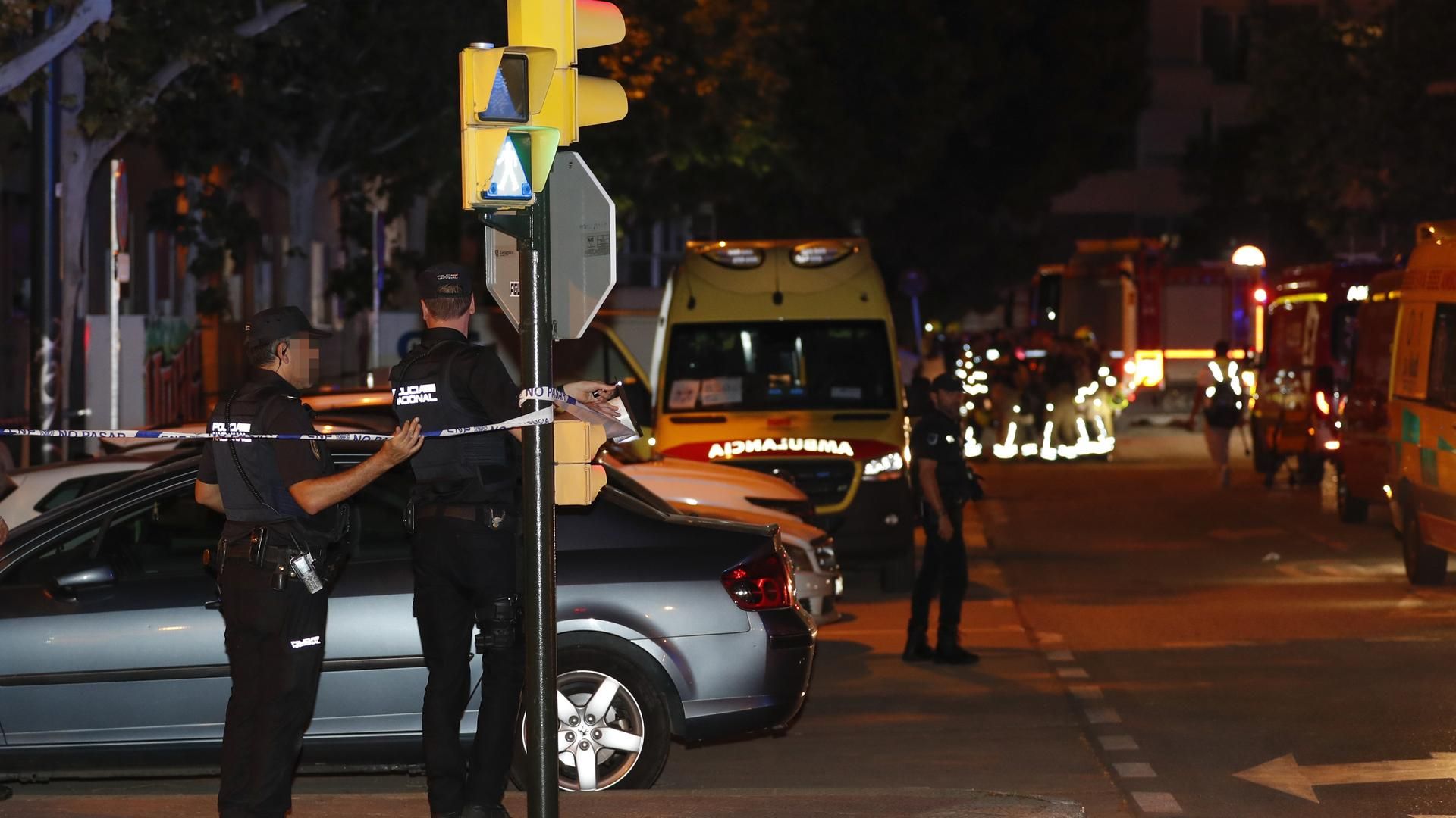 Agentes de Policía Científica, Policía Judicial y del Juzgado de Guardia están llevando a cabo las diligencias correspondientes.