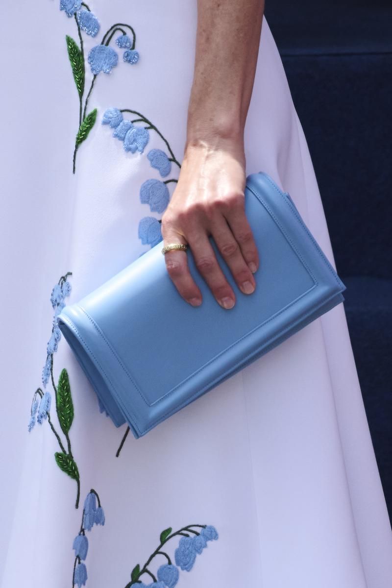Detalle del look de la reina Letizia en el desfile por el Día de las Fuerzas Armadas