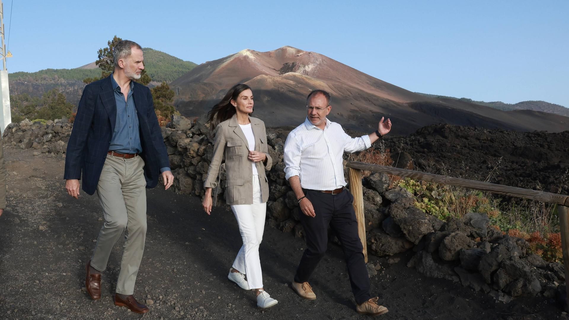 Felipe Vi y Letizia visitan la zona afectada por la eurpción del Cumbre Vieja
