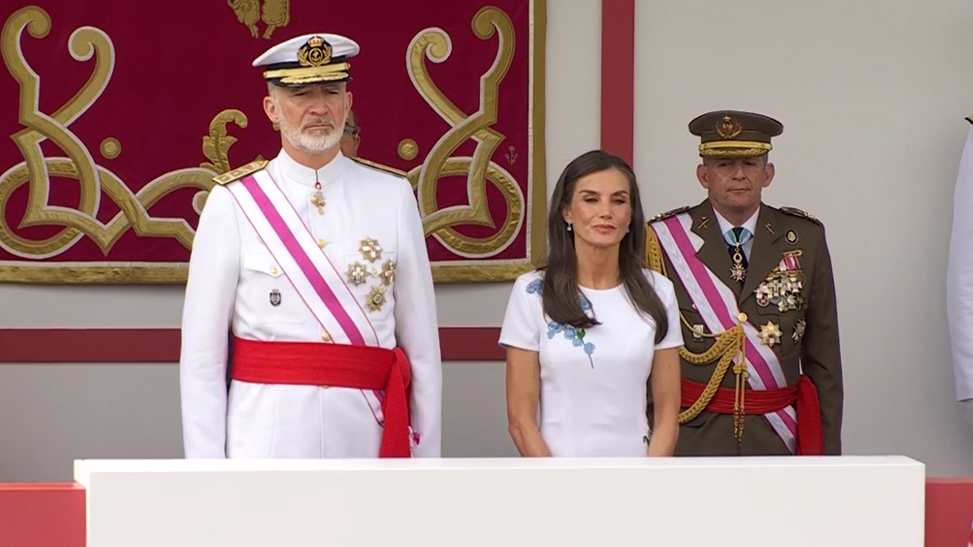 Las imágenes del desfile por el Día de las Fuerzas Armadas en Santa Cruz de Tenerife