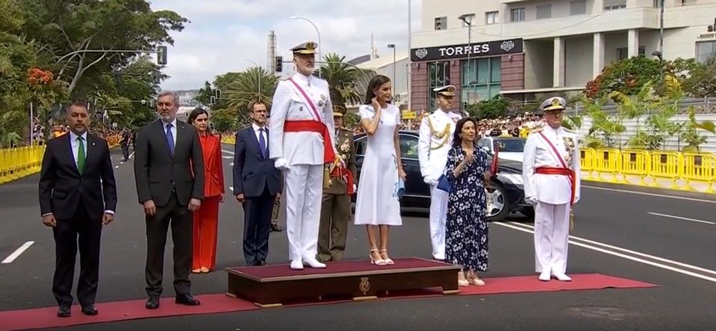 Las imágenes del desfile por el Día de las Fuerzas Armadas en Santa Cruz de Tenerife