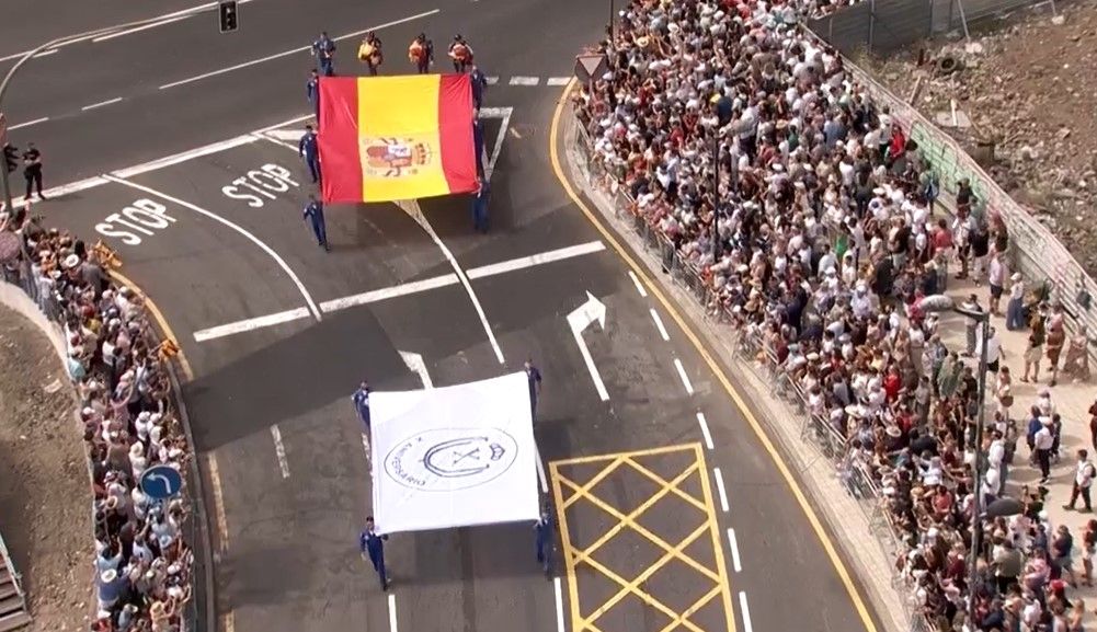 Las imágenes del desfile por el Día de las Fuerzas Armadas en Santa Cruz de Tenerife