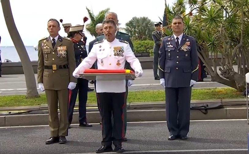 Las imágenes del desfile por el Día de las Fuerzas Armadas en Santa Cruz de Tenerife