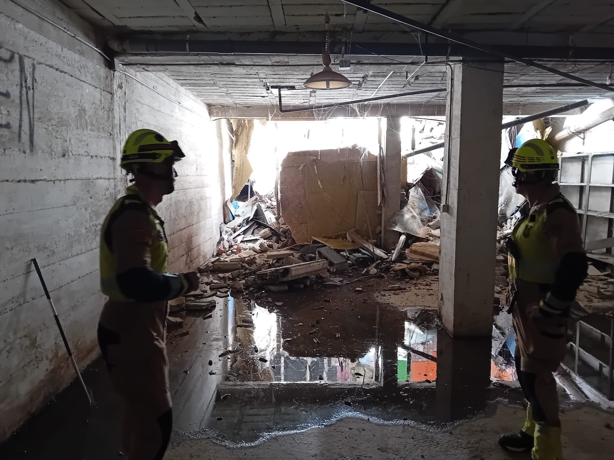 Once familias desalojadas tras desprenderse una terraza de un edificio de Zaragoza