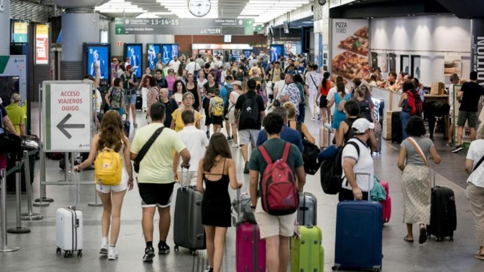 Verano Joven: descuentos del Gobierno para usuarios de 18 a 30 años en viajes de autobús y tren
