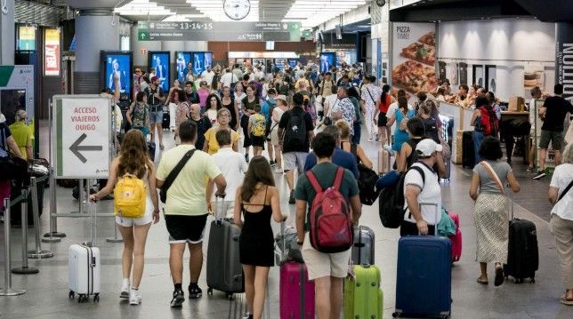 Verano Joven: descuentos del Gobierno para usuarios de 18 a 30 años en viajes de autobús y tren