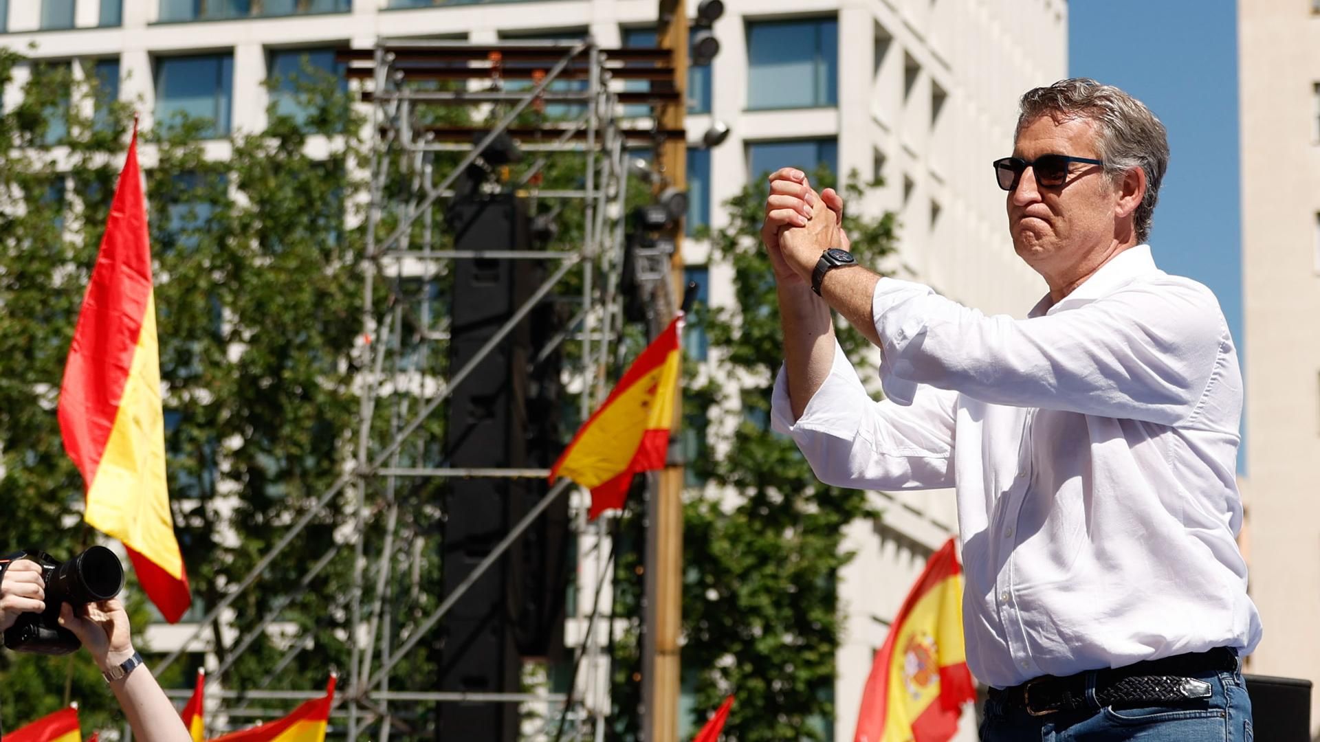 Alberto Núñez Feijóo exige a Pedro Sánchez que se "rinda" ante la democracia y se declara listo para relevarle