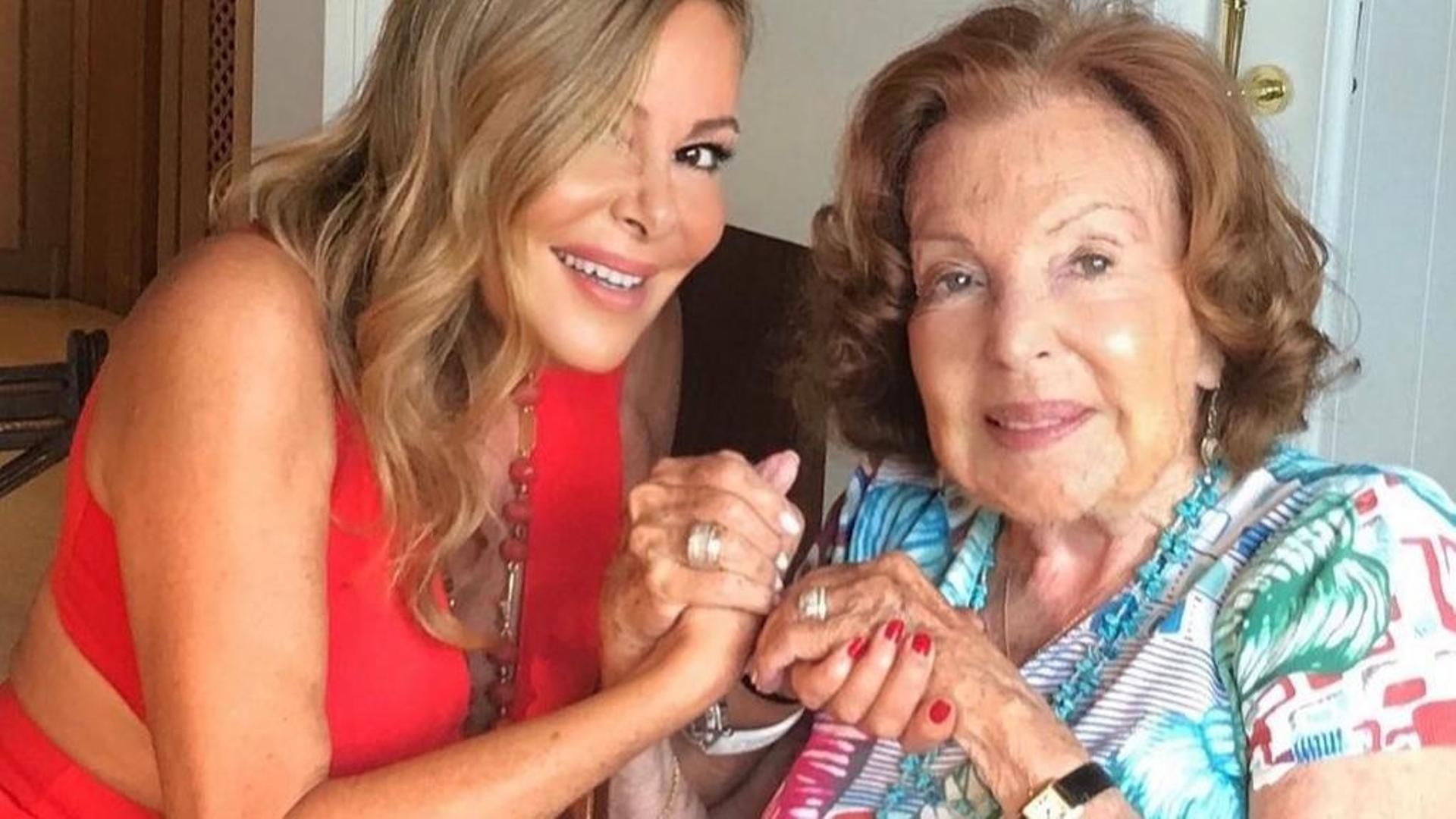 Ana Obregón, con su madre