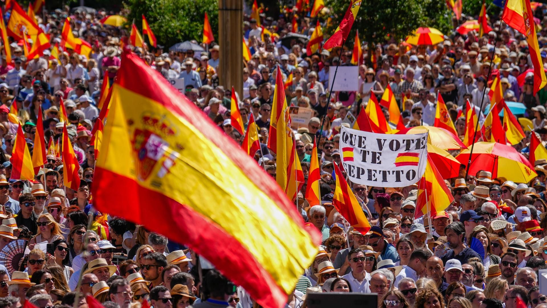 Concentración convocada por el Partido Popular contra el Gobierno de Pedro Sánchez bajo el lema 'Democracia o mafia'