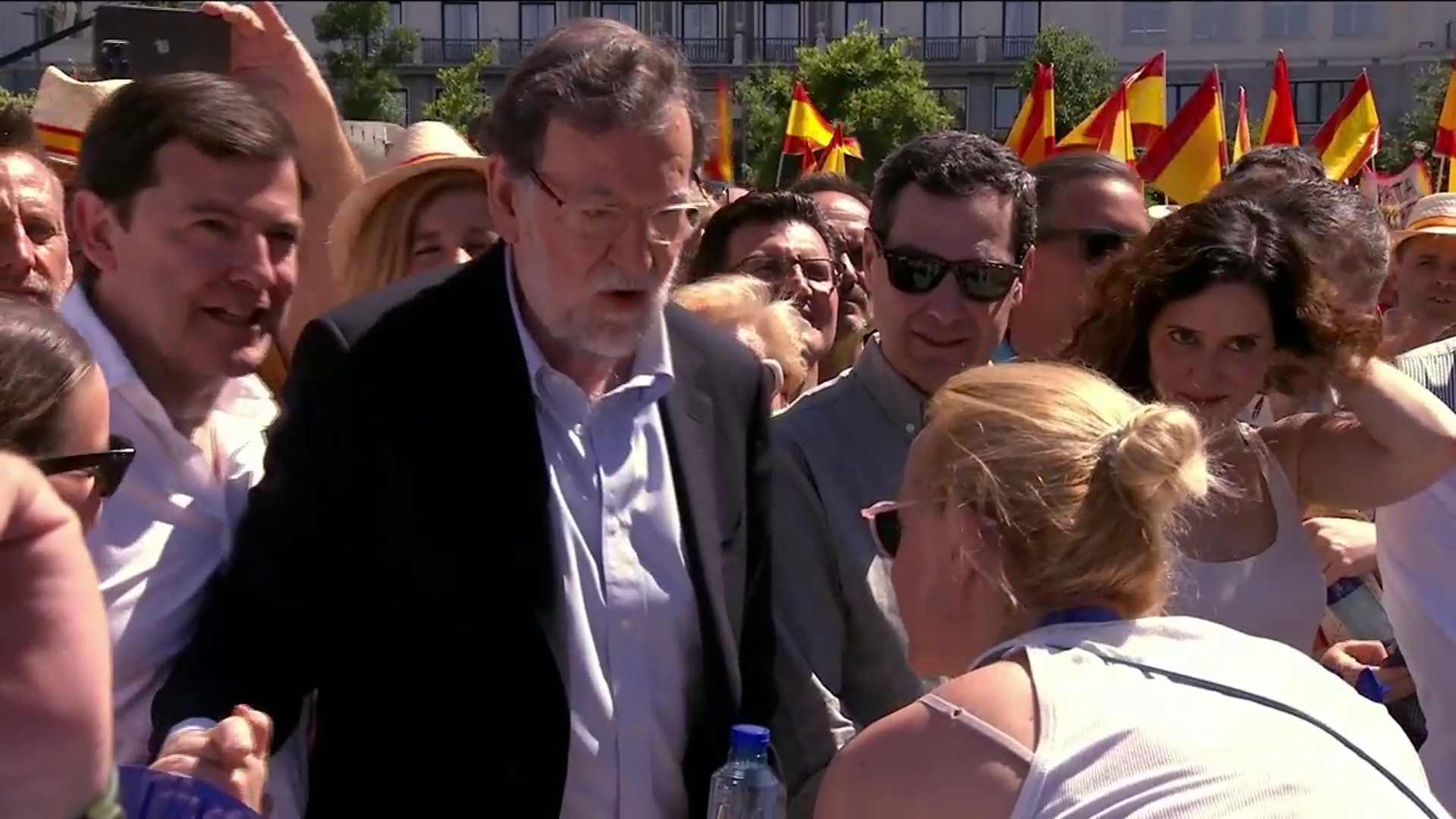 El expresidente Mariano Rajoy llega tarde al acto del PP