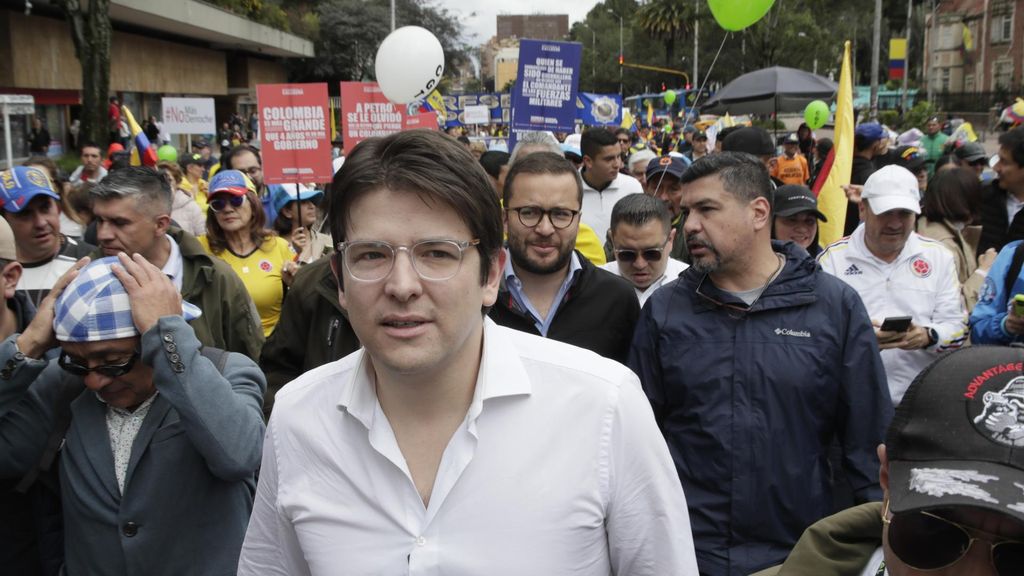 El senador colombiano Miguel Uribe, en estado crítico tras sufrir un atentado durante un mitin en Bogotá