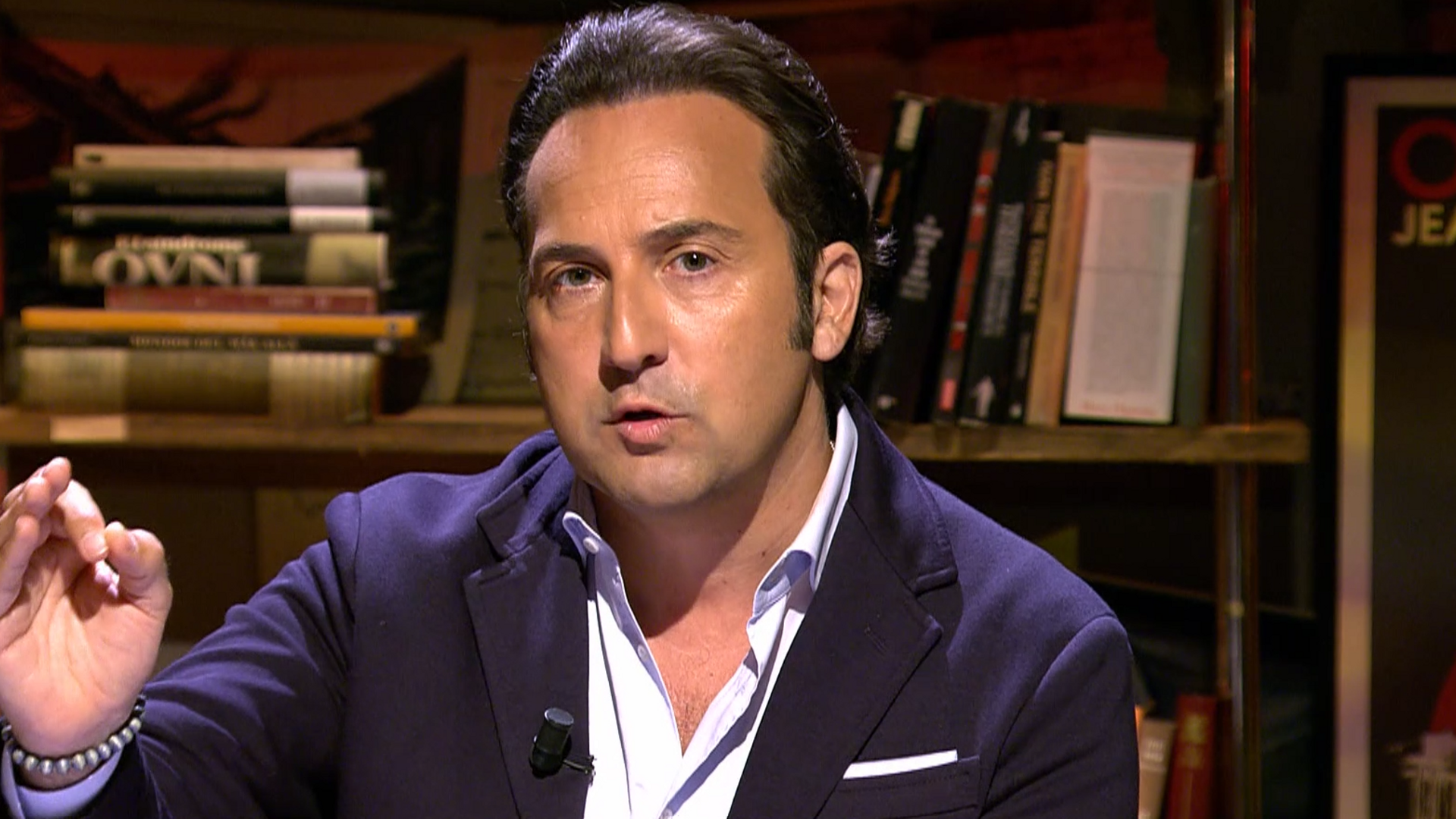 Iker Jiménez reflexiona sobre el bulo de la bomba lapa a Pedro Sánchez:  ''No es una equivocación, es muy extraño''