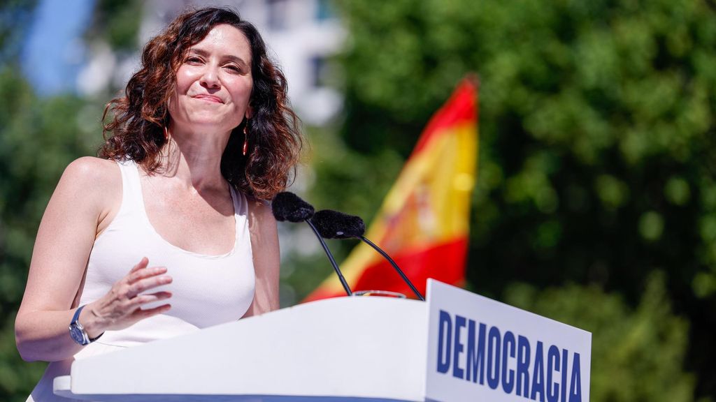 Isabel Díaz Ayuso, aclamada en la concentración del PP: "Cuando la democracia popular suplanta a la liberal se entra en dictadura"