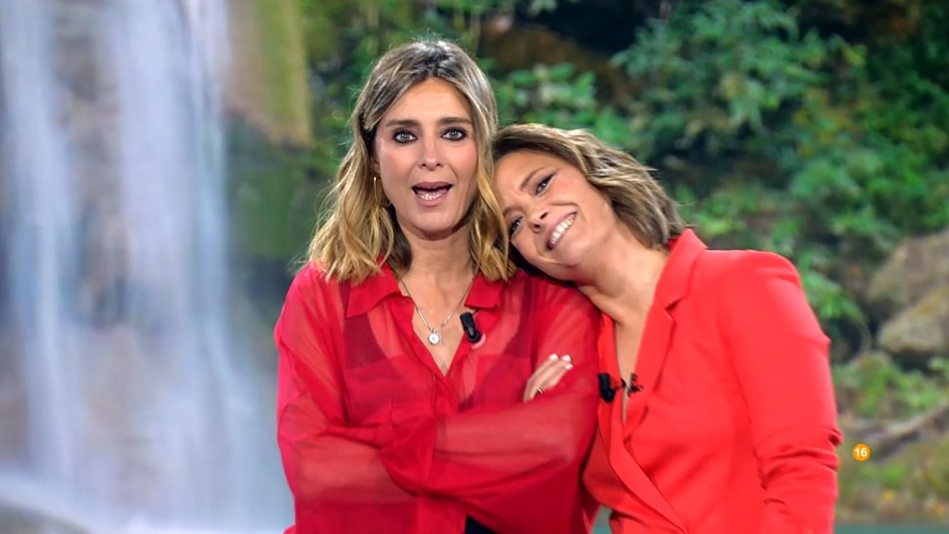 Sandra Barneda, junto a María Casado en el plató de 'Supervivientes'