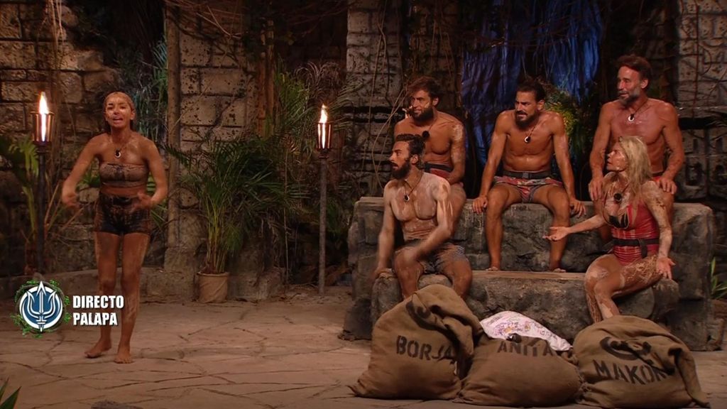 Anita explota ante sus compañeros en la palapa tras el alboroto causado por unas declaraciones suyas: "¡Estoy harta! ¡Panda de falsos!"
