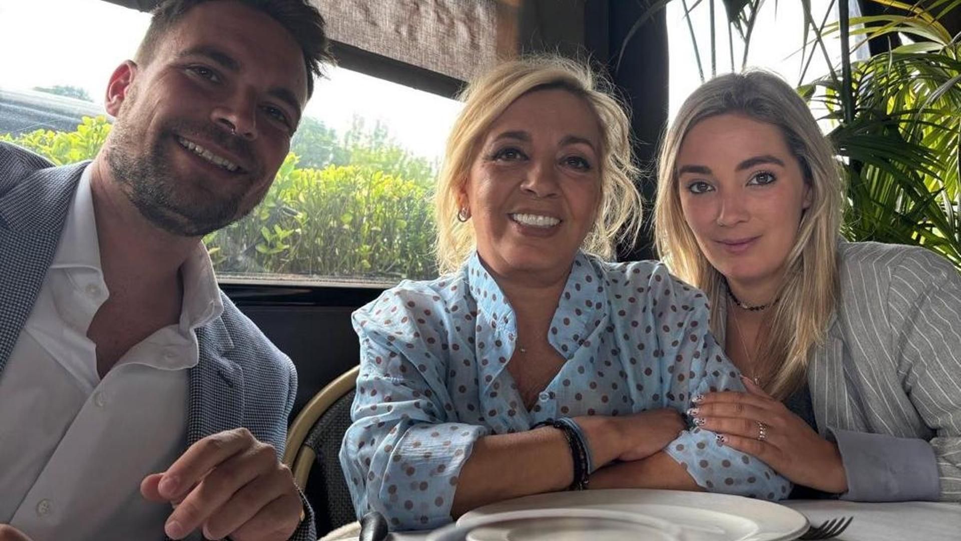 Carmen Borrego y sus hijos Carmen Borrego y sus hijos