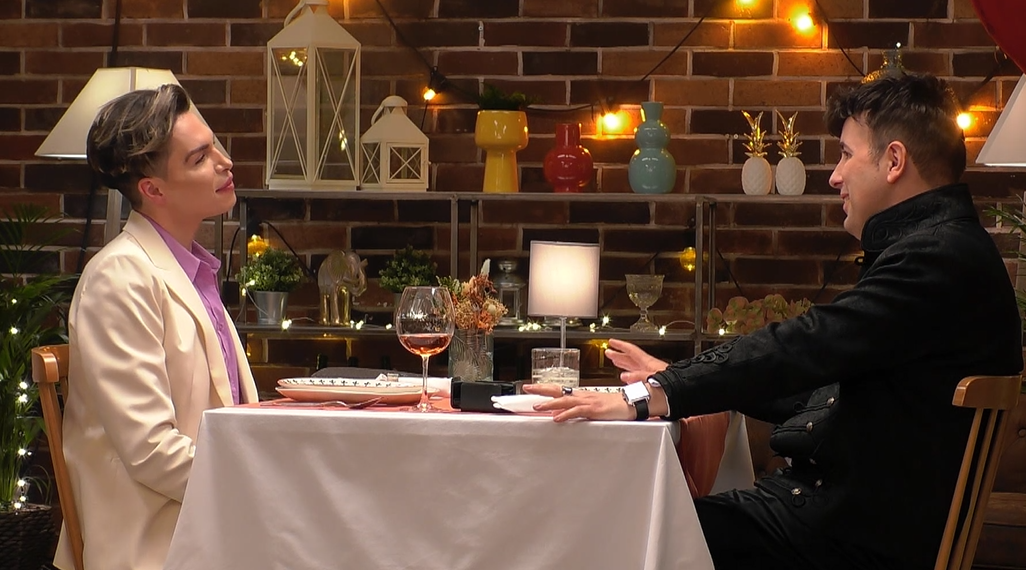 Daniel y Gabriel se conocen sentados en la mesa de 'First Dates'