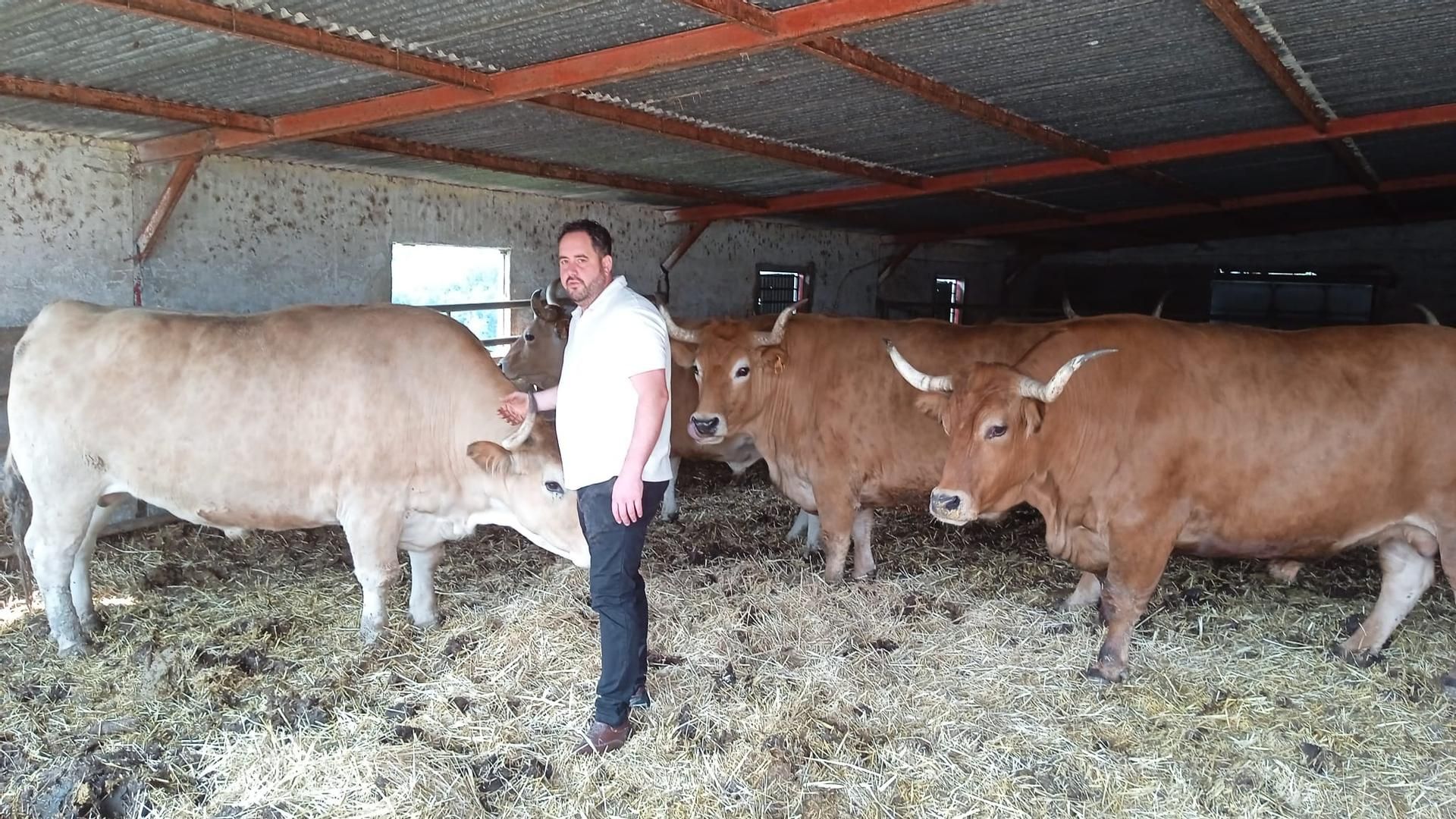 El cocinero y ganadero de Casa Garras, Txema Llamosas