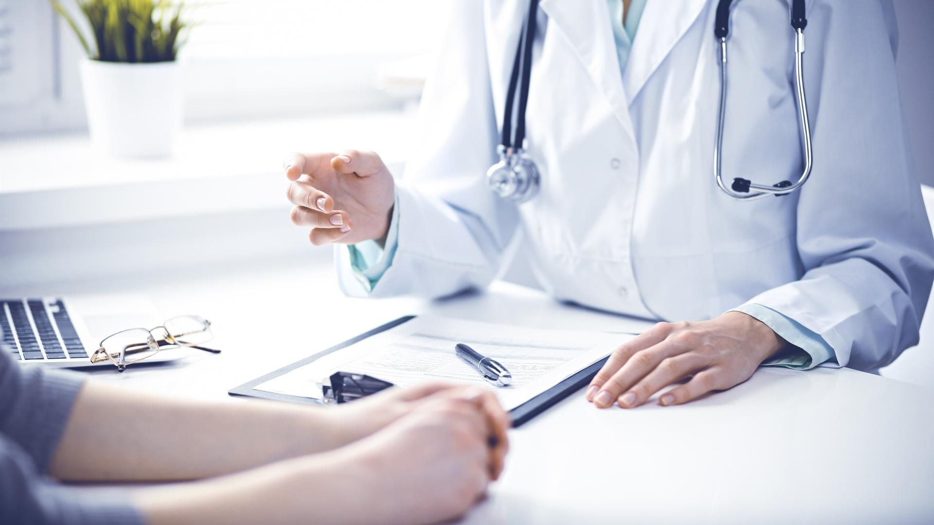 El informe de la OMC: el 75% de los médicos de Atención Primaria se siente desprotegido y poco respaldado por la Administración