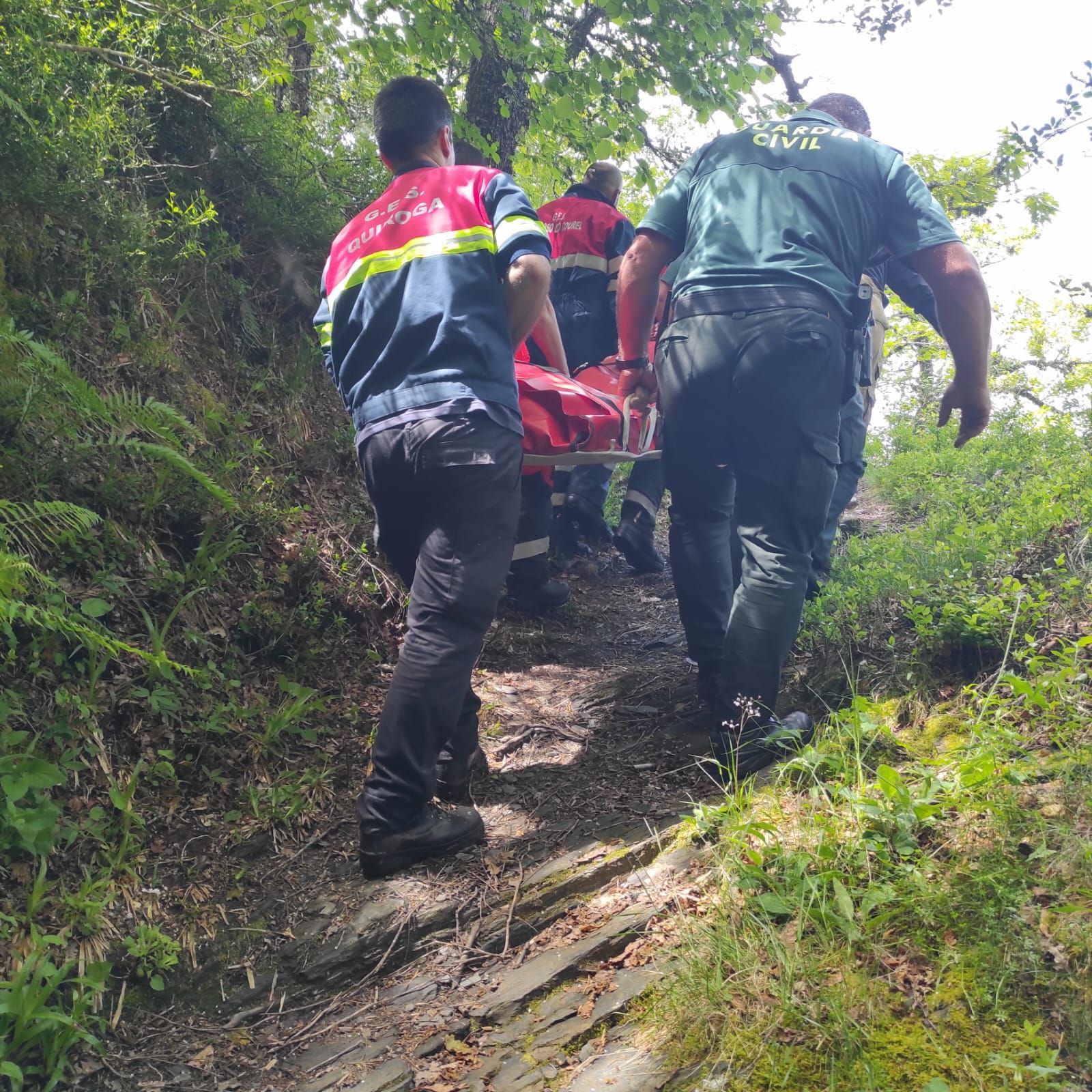 El rescate del excursionista atrapado en Folgoso do Courel fue complicado por la orografía
