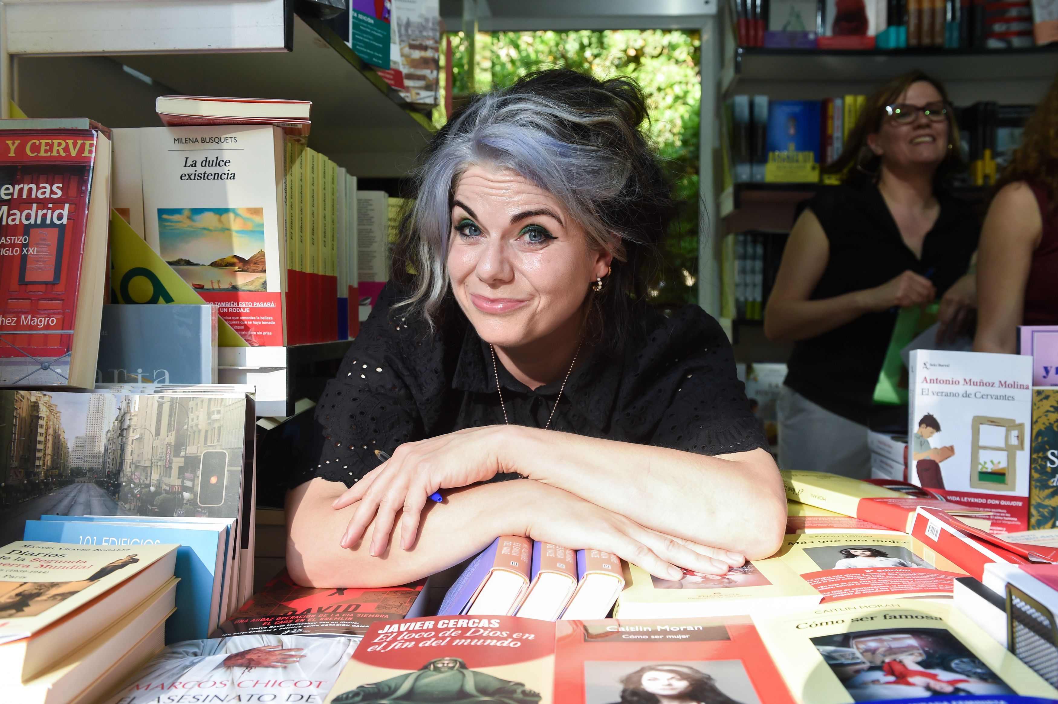 EuropaPress 6780413 escritora periodista britanica caitlin moran firma ejemplares libro hombres (1)