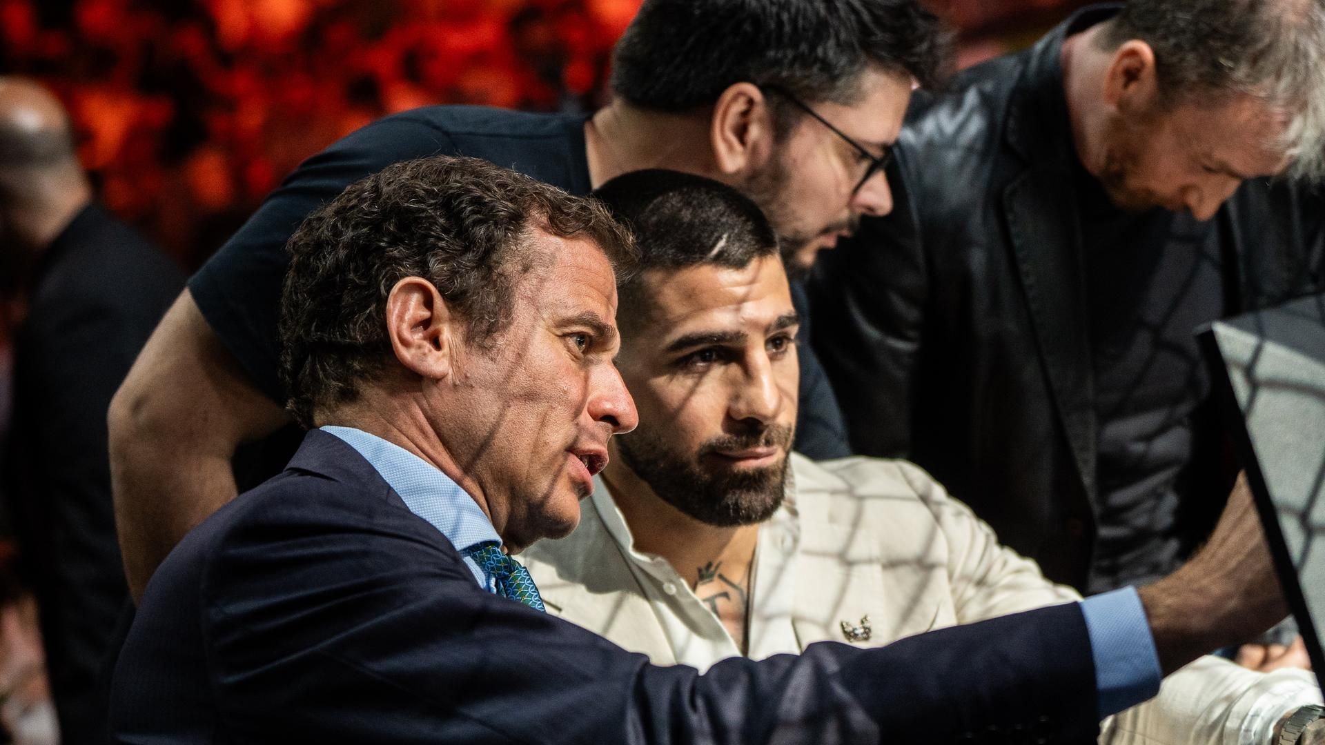 Hecher Sosa conquista WOW bajo la atenta mirada de Ilia Topuria