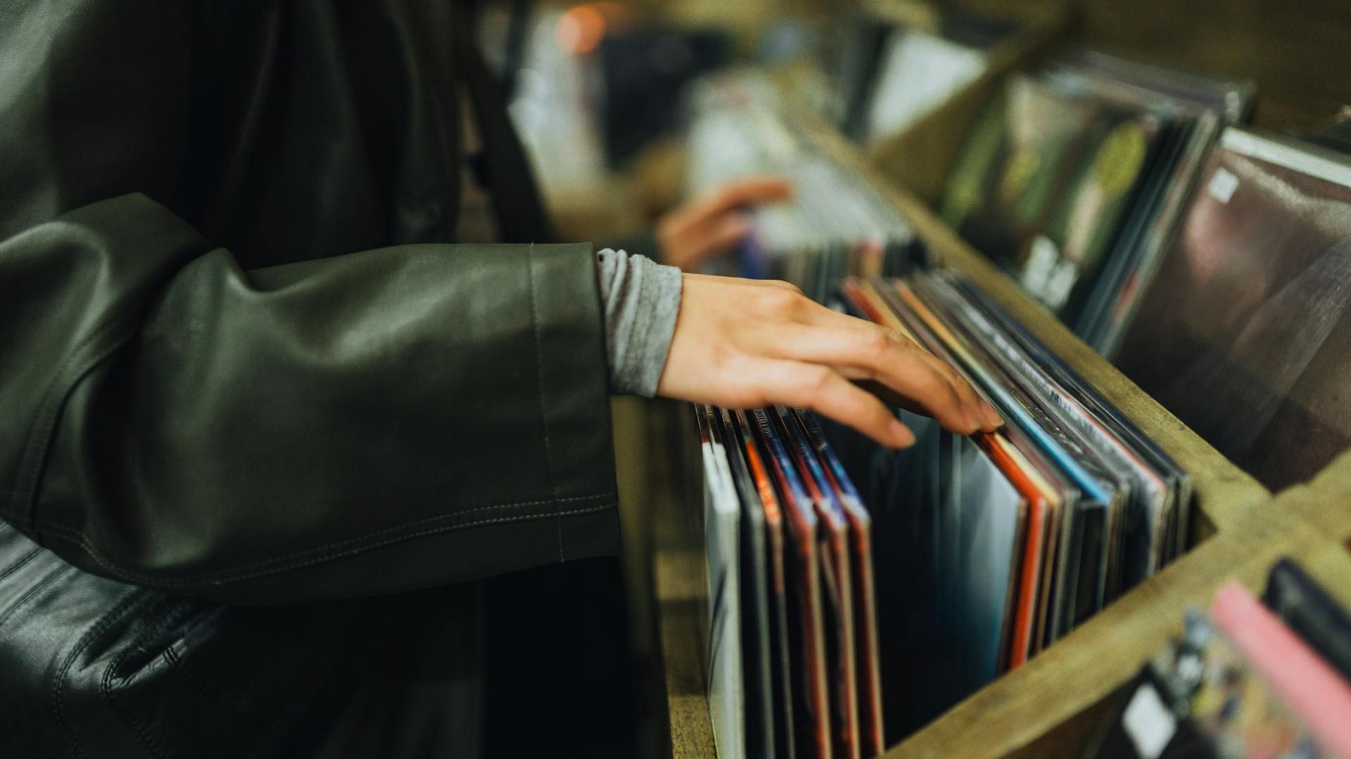 Hurgar entre vinilos