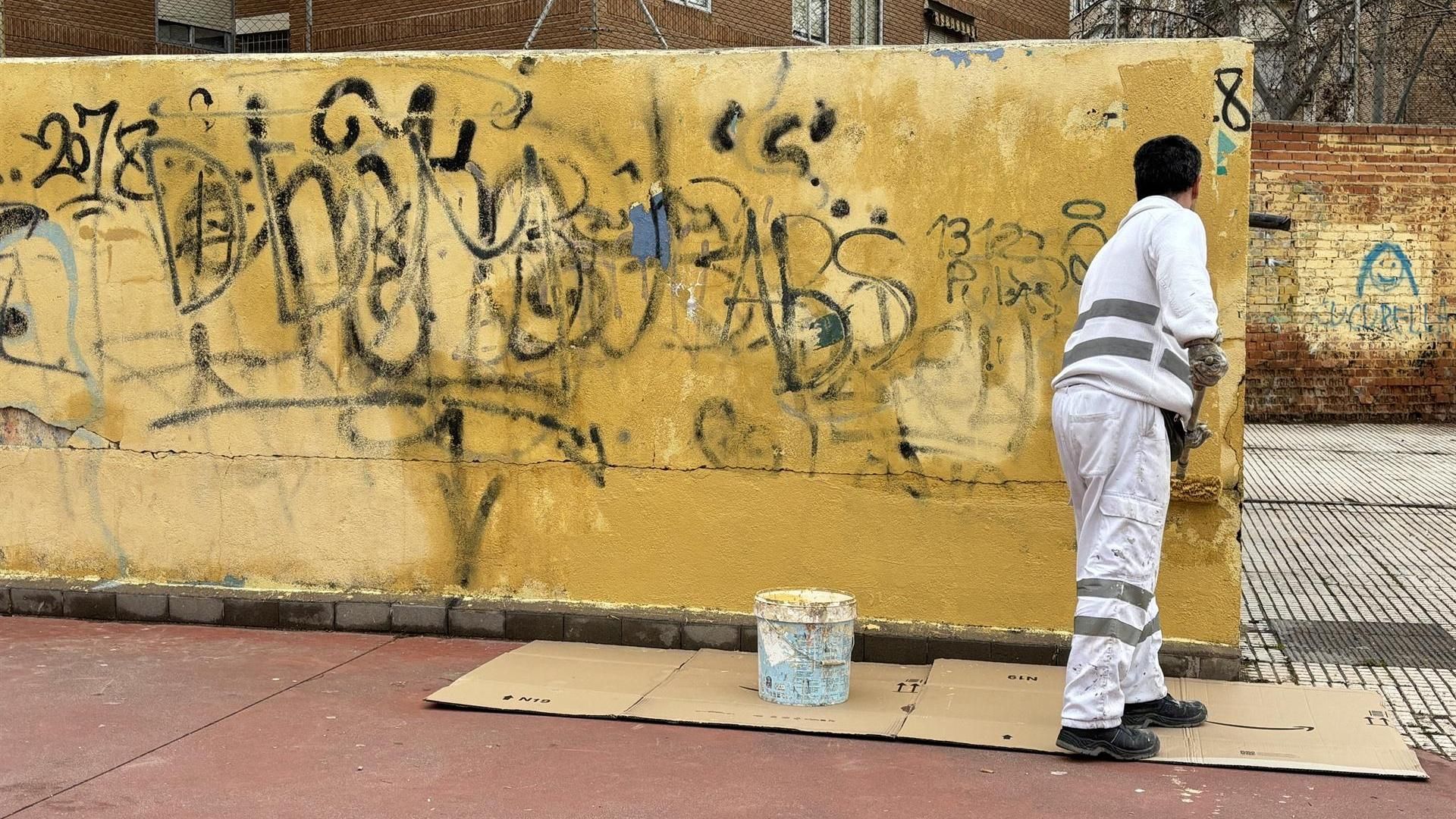Imagen de archivo de pintadas en un muro