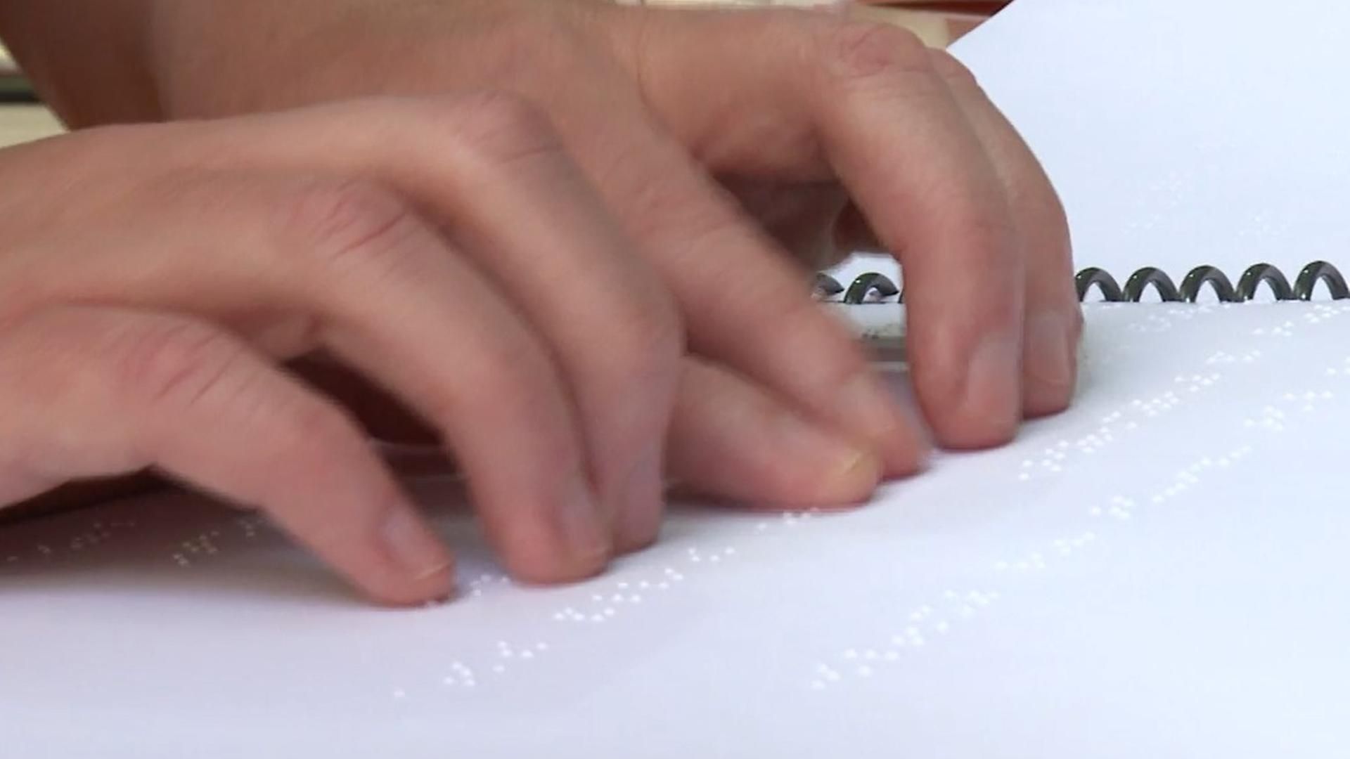 Instrucciones y señalizaciones en la Feria del Libro de Madrid