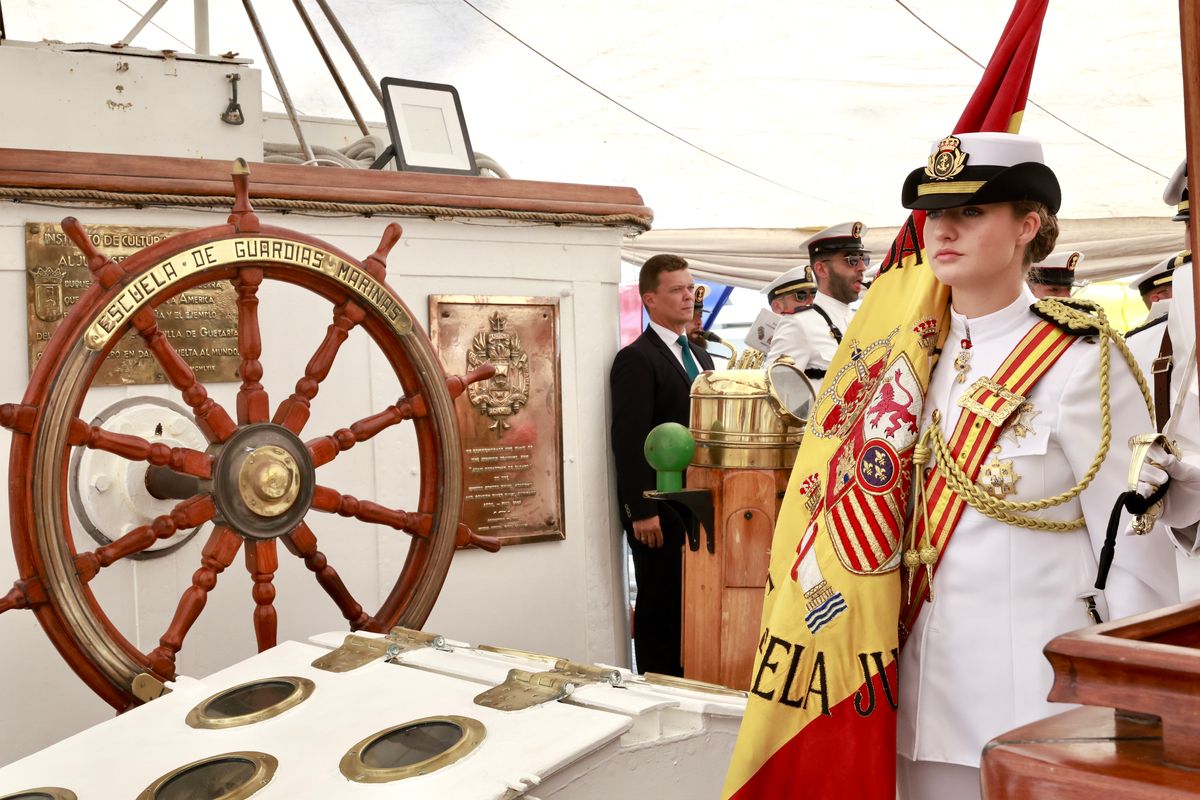 La princesa Leonor regresa a España tras 5 meses para completar su  formación militar