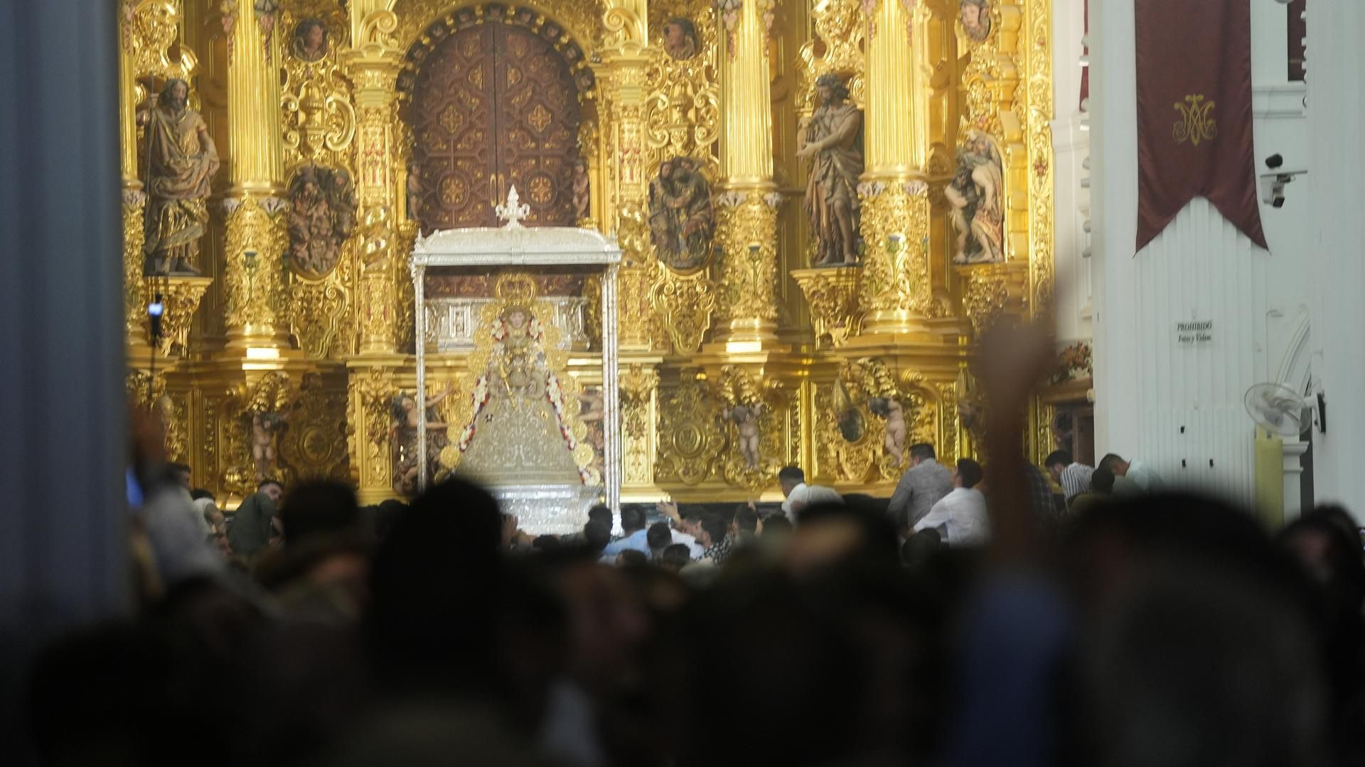 El Rocío: los almonteños saltan la reja a las 2:42