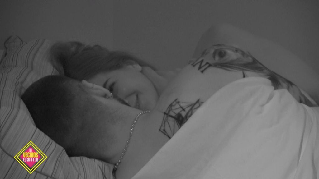 Maica sorprende a Barranco invitándolo a dormir con ella: “Puedes coger el sueño en mi cama” Los vecinos de la casa de al lado Temporada 2 Top Vídeos 1708