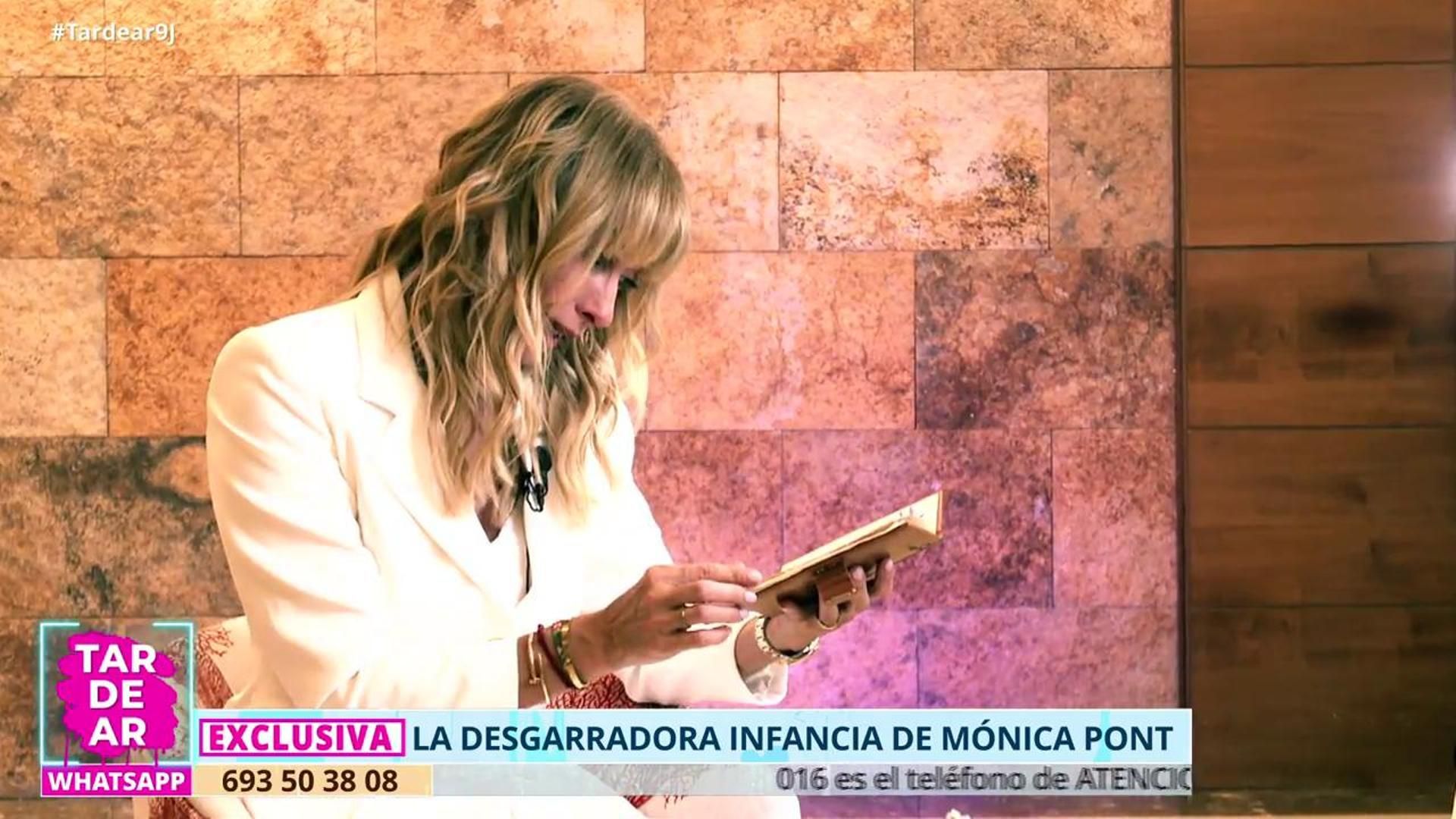 Mónica Pont lee su diario de cuando era pequeña