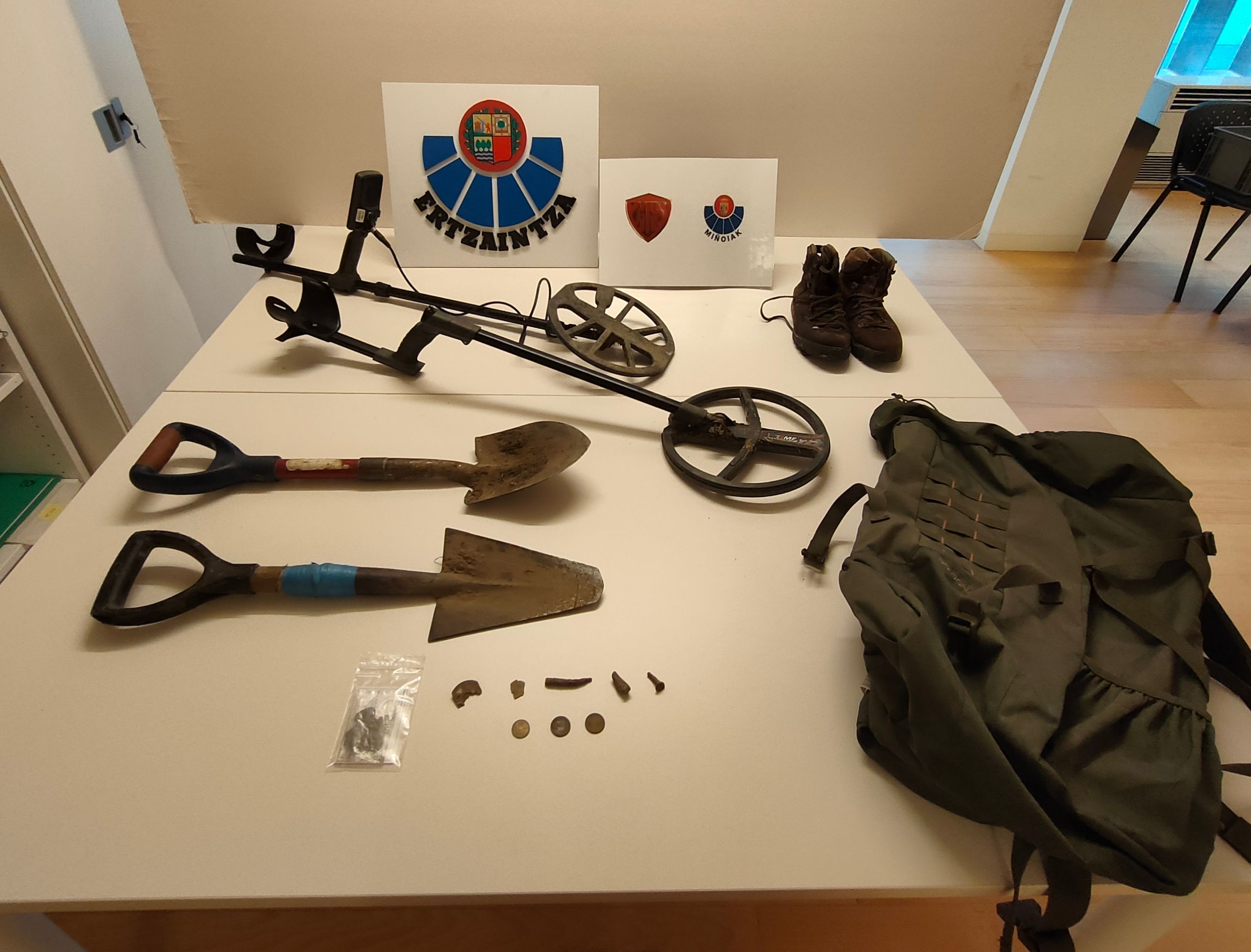 Objetos requisados por la Ertzaintza