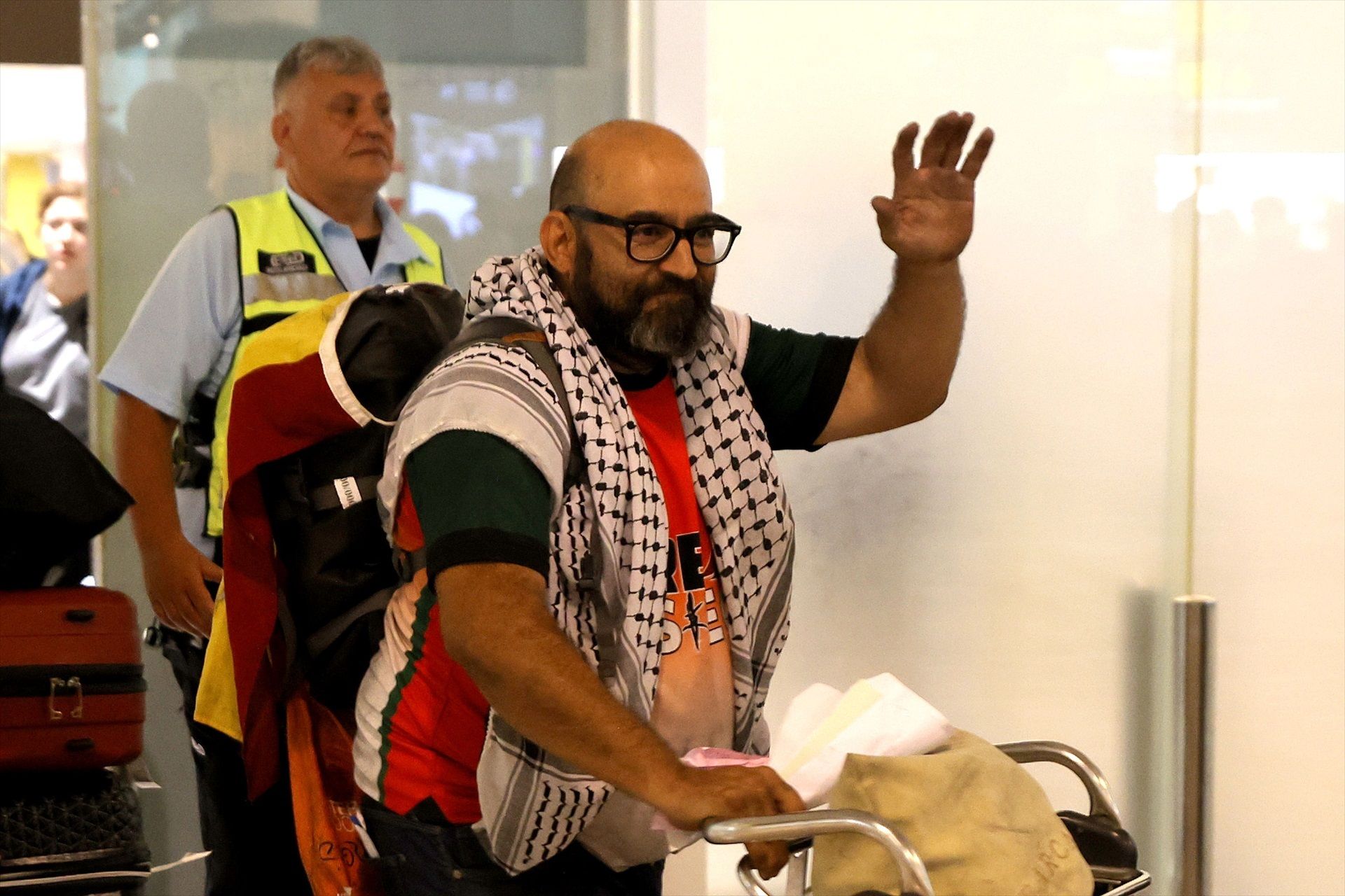 El activista español Sergio Toribio, que viajaba a bordo del barco de la Flotilla de la Libertad, a su llegada a Barcelona