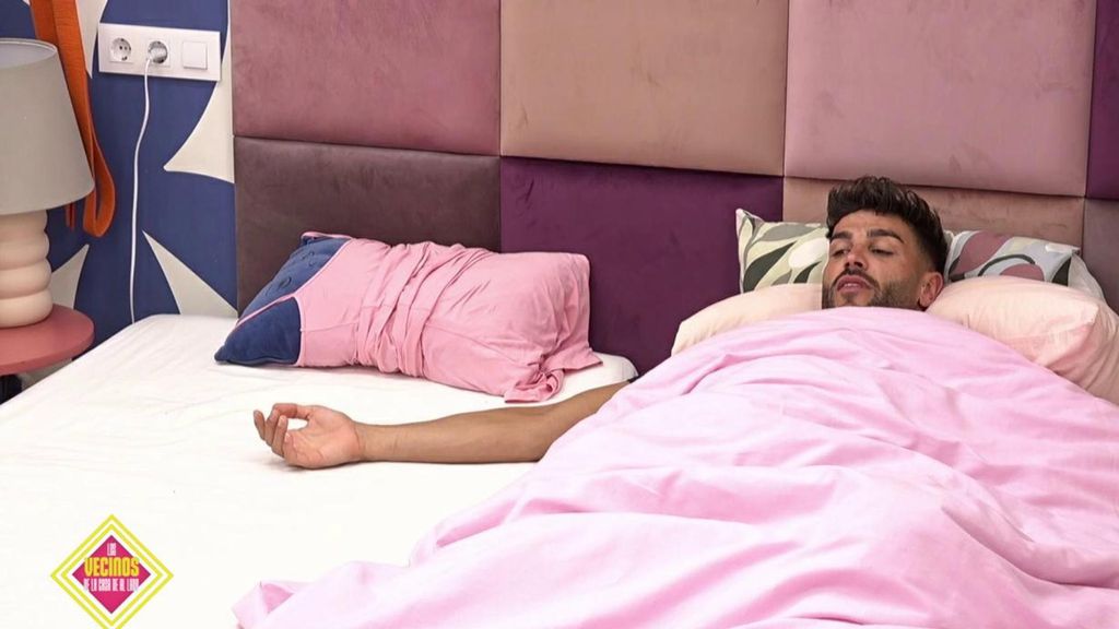 Gerard se acuerda de Bea antes de dormir: "Me falta mi Bea" Los vecinos de la casa de al lado Temporada 2 Top Vídeos 1721