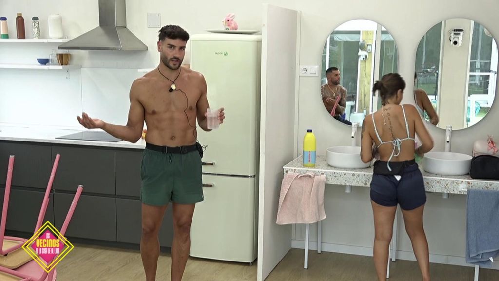 Gerard considera que Mayeli regresó con el objetivo de separar a Maica y Sthefany: “Quería distanciaros y lo ha conseguido” Los vecinos de la casa de al lado Temporada 2 Top Vídeos 1722