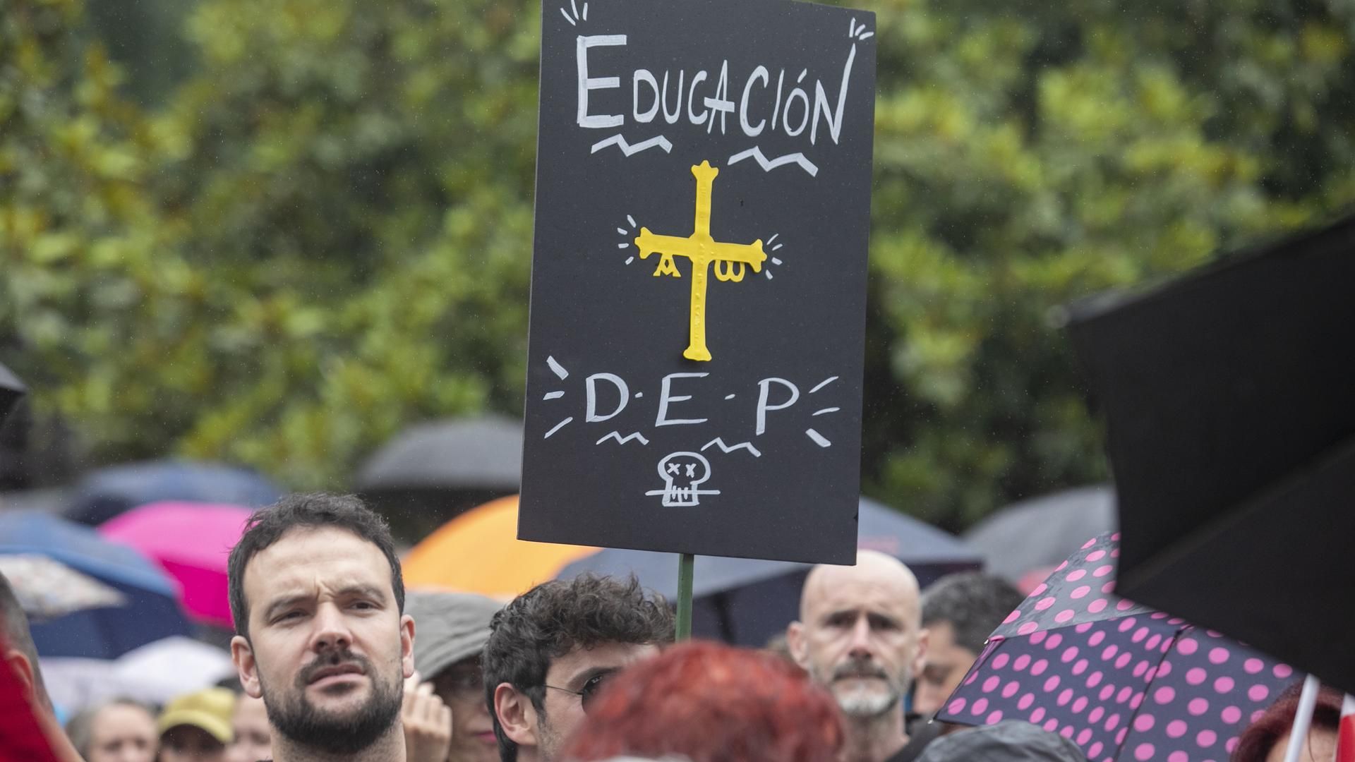 Los sindicatos docentes asturianos desconvocan la huelga tras un preacuerdo con el Gobierno del Principado