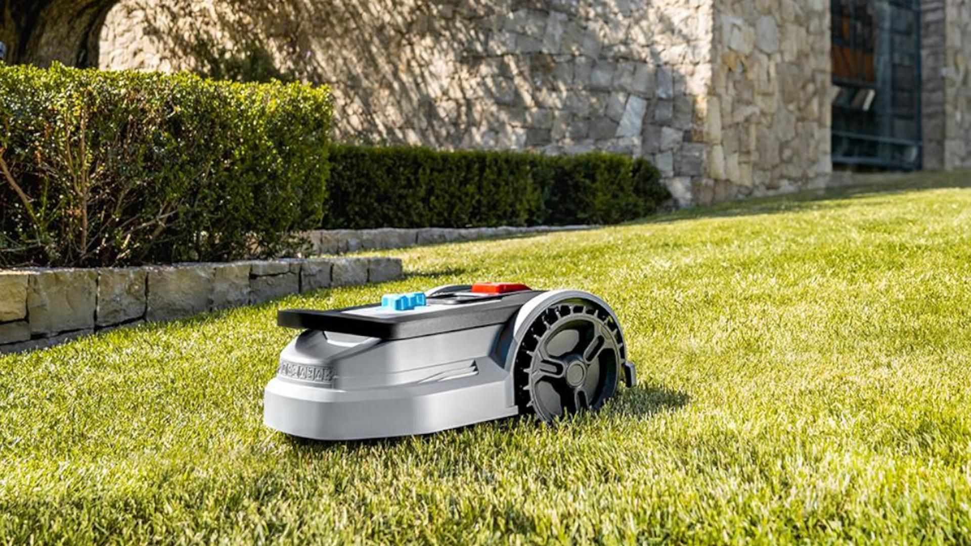 Mantén a punto tu jardín con este robot cortacésped que Cecotec ha mega rebajado