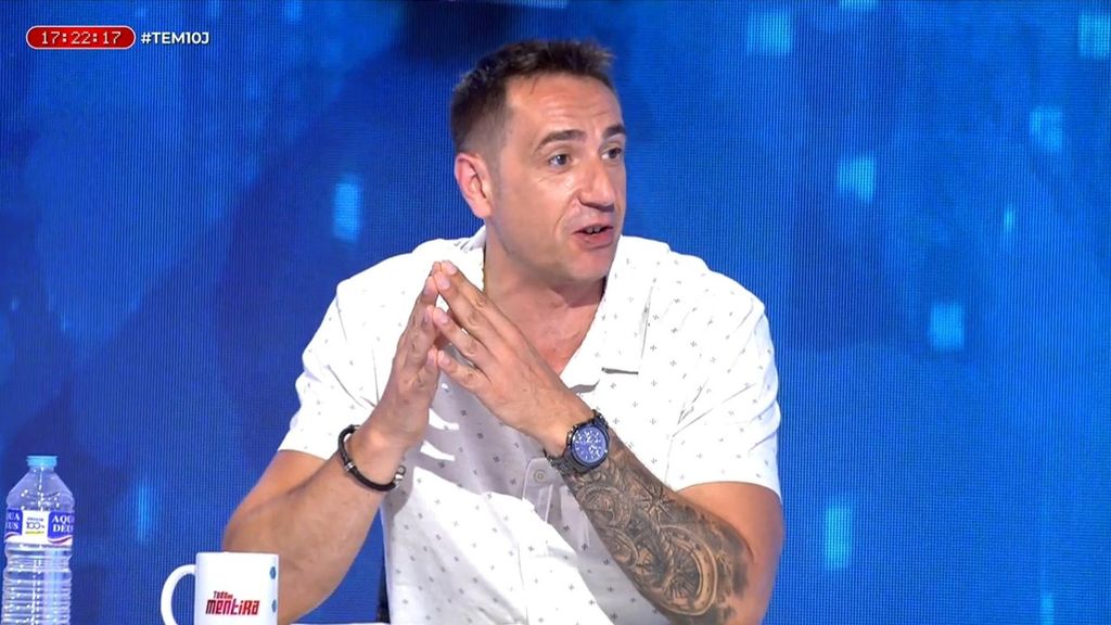 ¡Momentazo! Emilio Delgado, de Más Madrid, se pasa al francés y sorprende a todos con su acento: "No me deis cuerda que hago mucho el payaso"