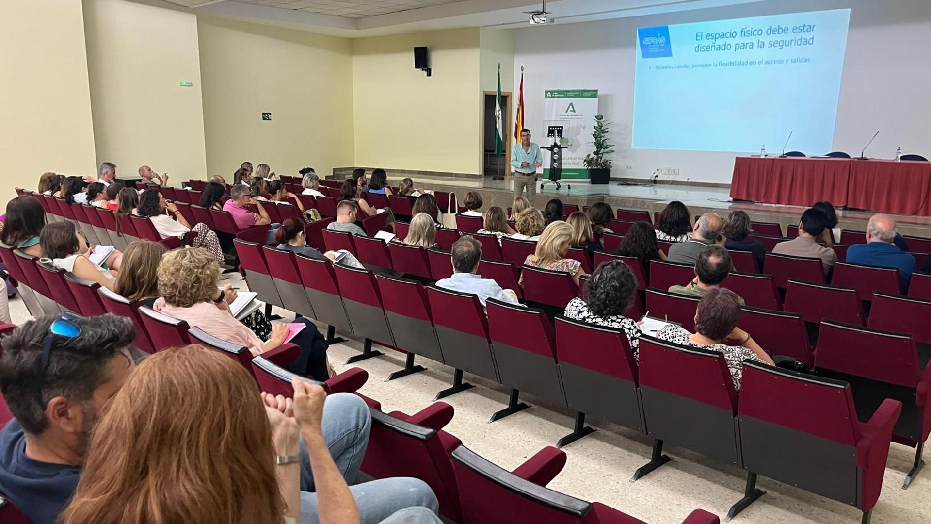 Un grupo de sanitarios del Hospital de Puerto Real de Cádiz participan en la formación