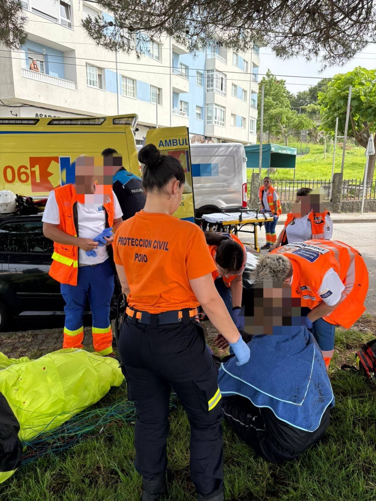 Un hombre sufre la amputación parcial de una mano con la hélice de un parapente en Poio