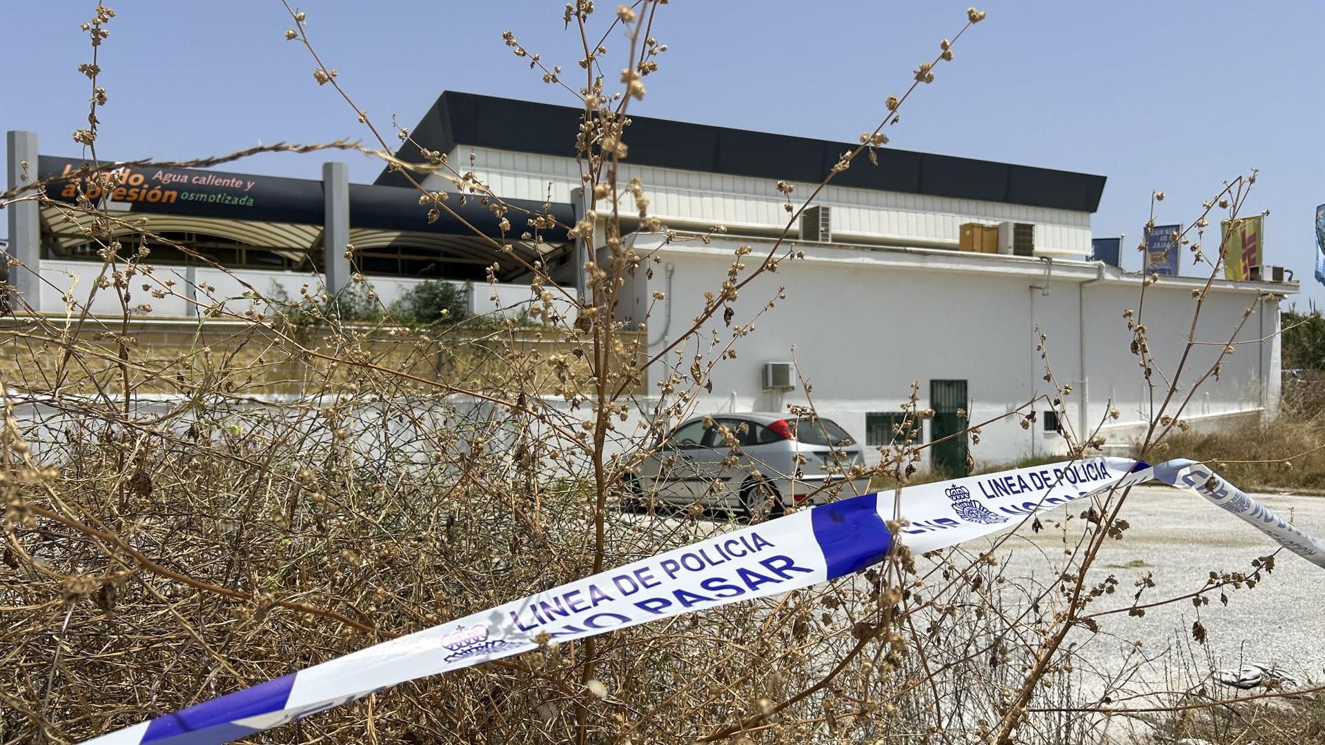 Vista del descampado en Marbella donde fue asesinada a una mujer presuntamente a manos de su pareja