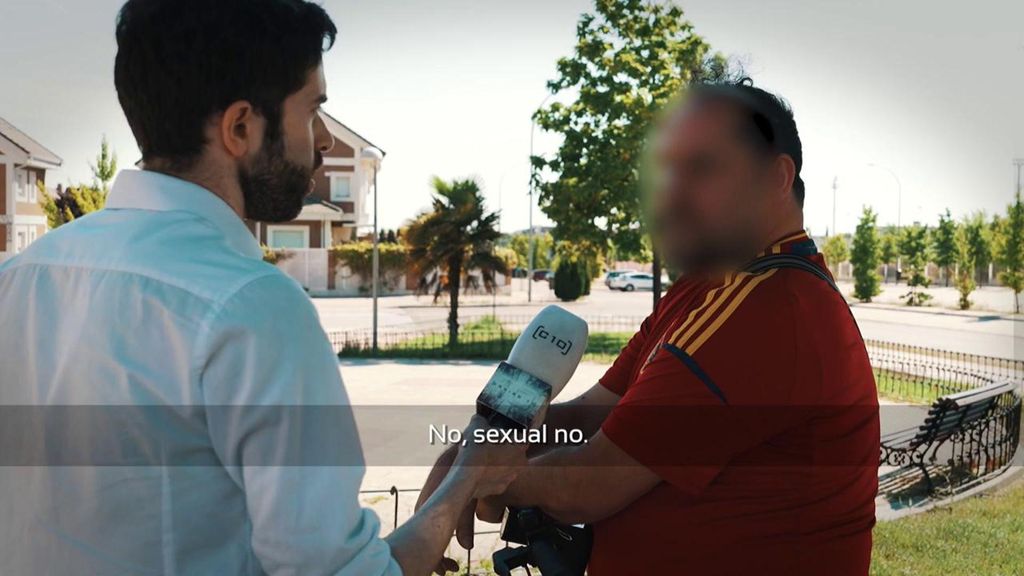Una reportera de 'Código 10' se pone en la piel de una mujer acosada al buscar trabajo online: "Necesitamos un bonito escote"