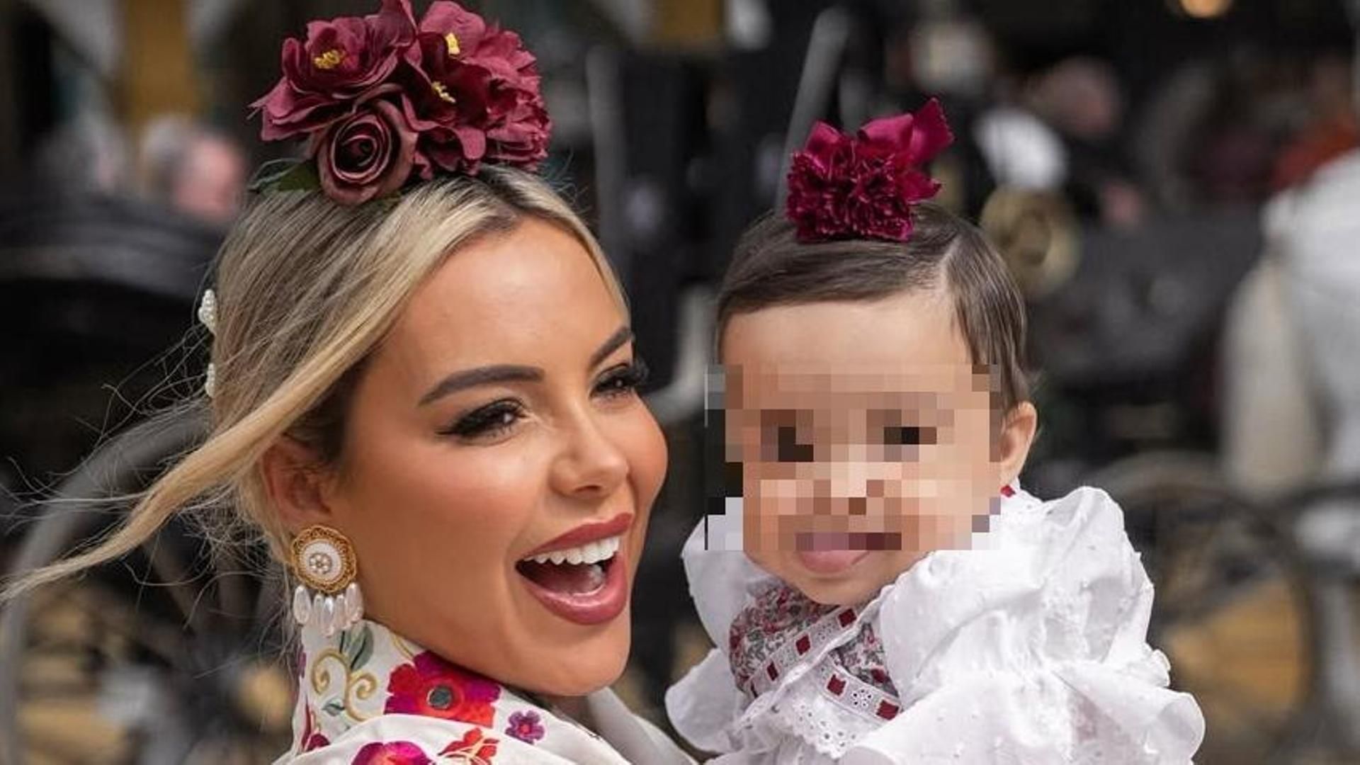 Alba Silva junto a su hija de siete meses Alba Silva junto a su hija de siete meses