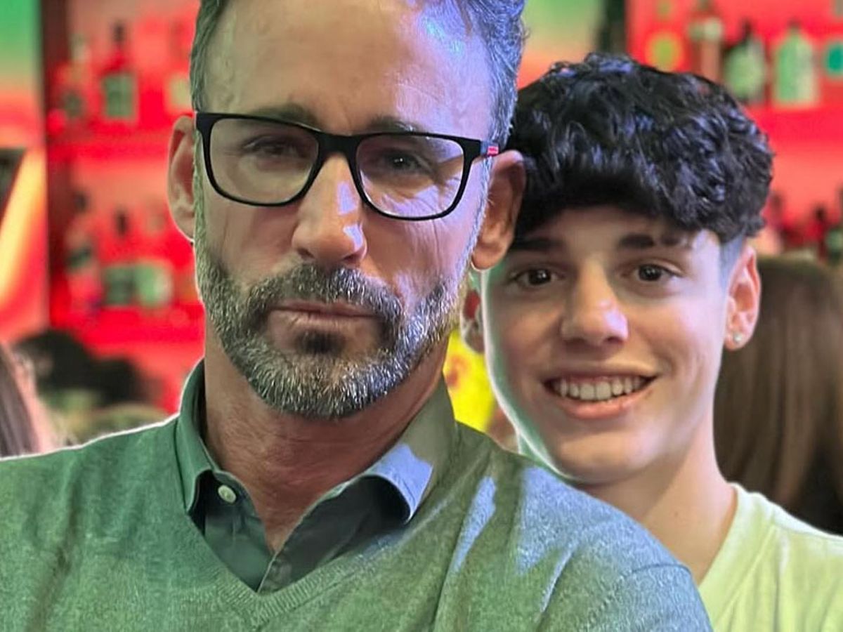 Álvaro, el hijo de Escassi y Lara Dibildos, se emociona al hablar del papel  de su padre