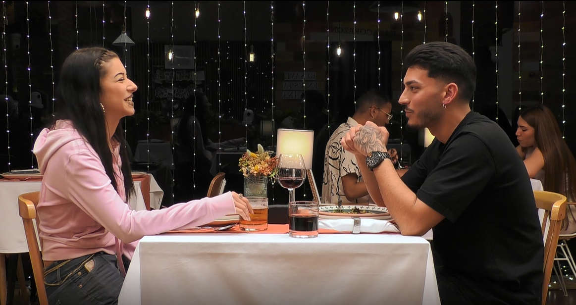 Andrea y José Ángel pasan un rato muy divertido hablando de sexo durante su cita en 'First Dates'