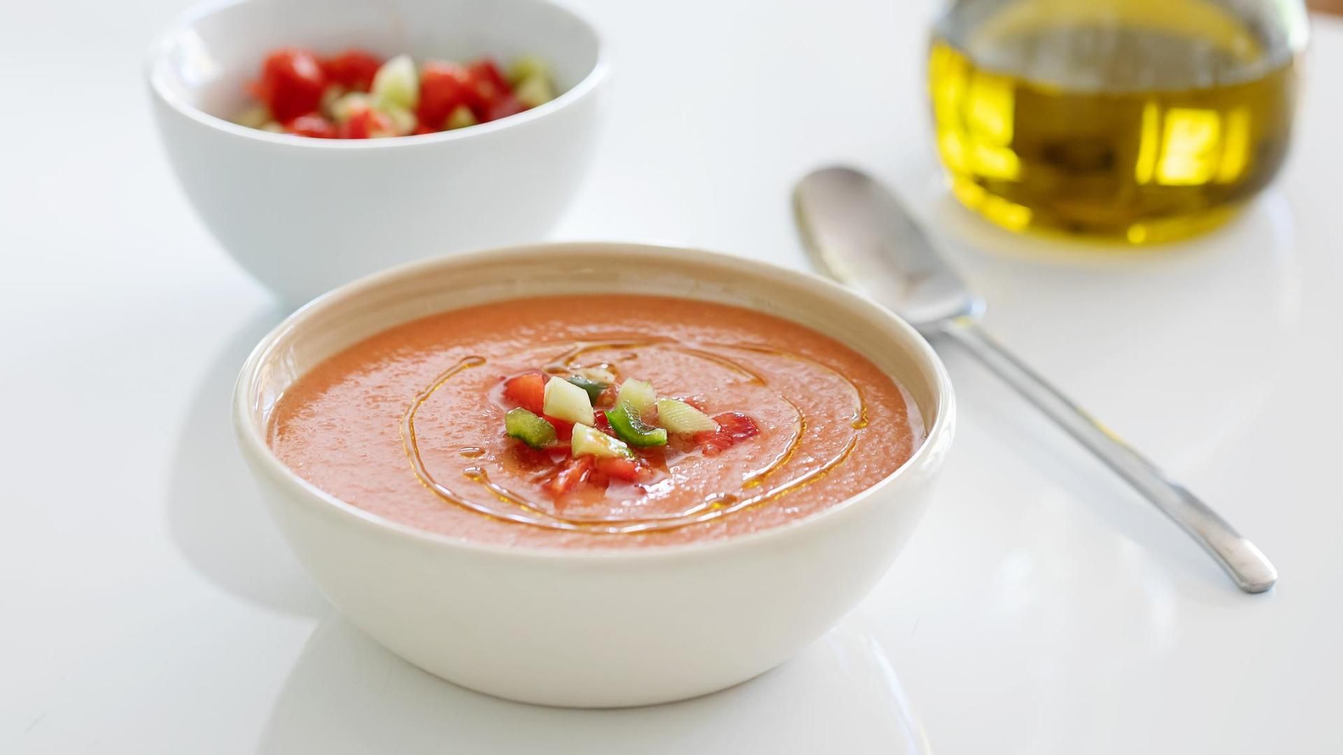 ¿Cómo hacer que el gazpacho no te repita?